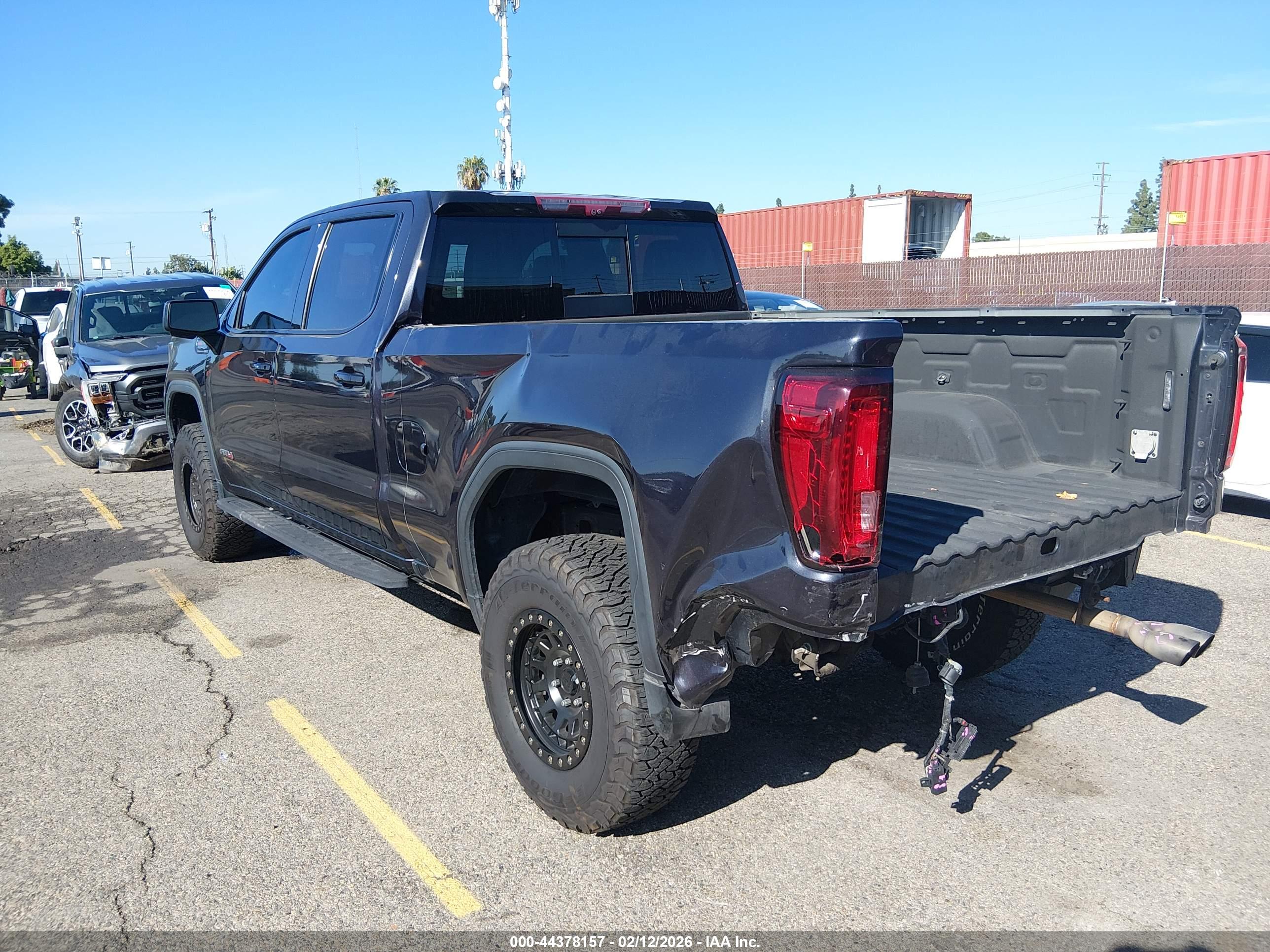 GMC SIERRA image 3