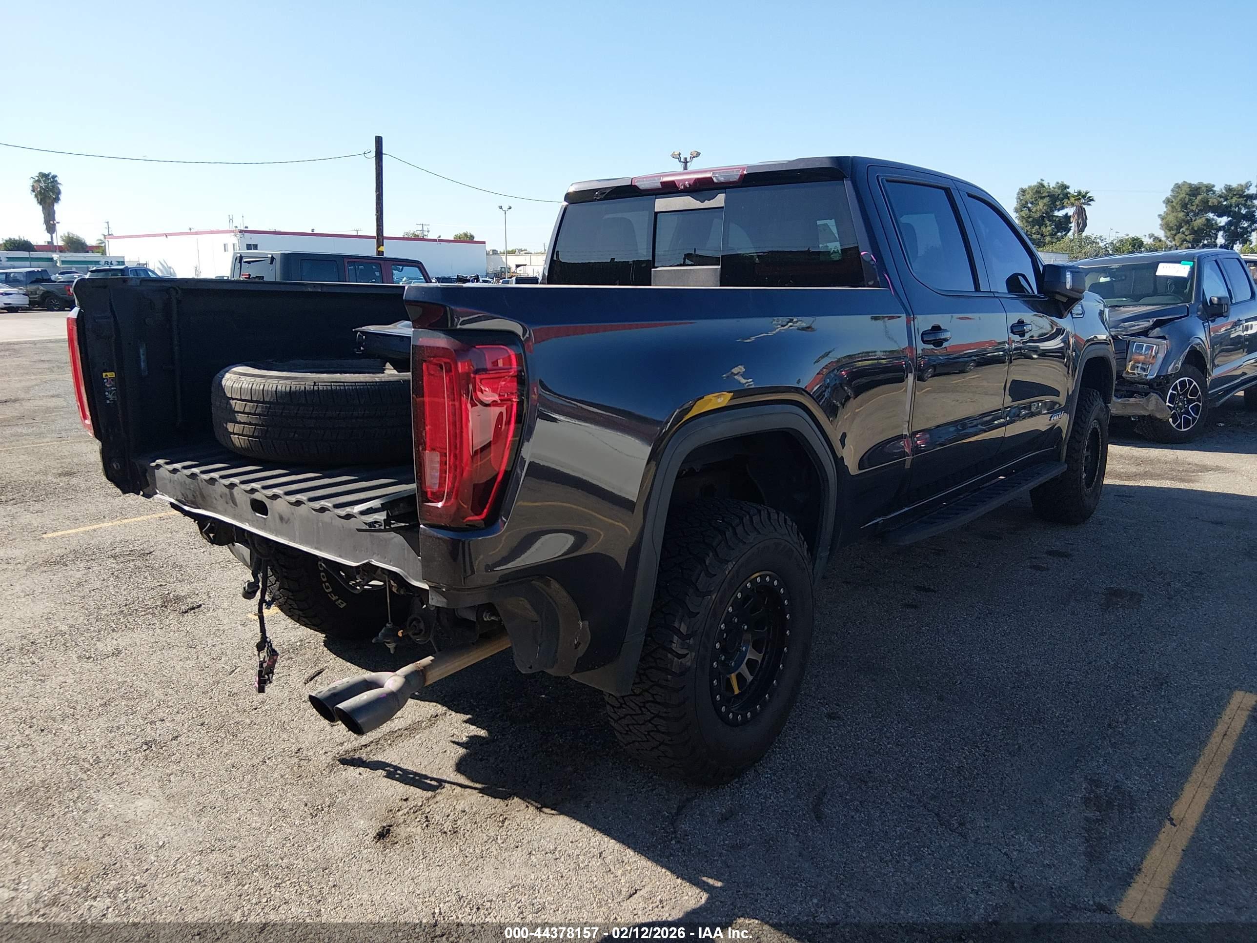 GMC SIERRA image 4