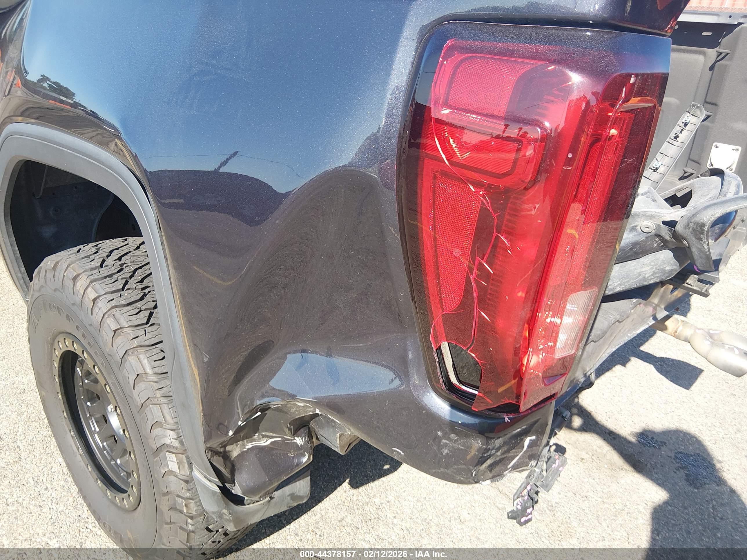 GMC SIERRA image 6