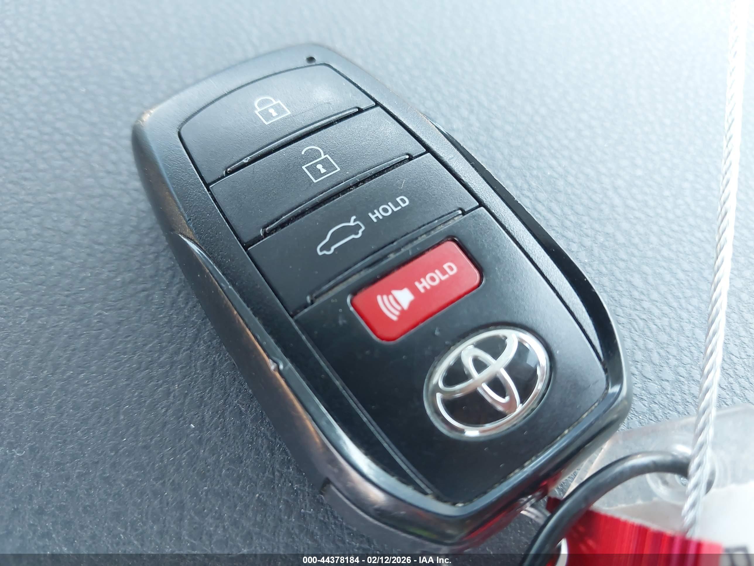 TOYOTA CAMRY image 11