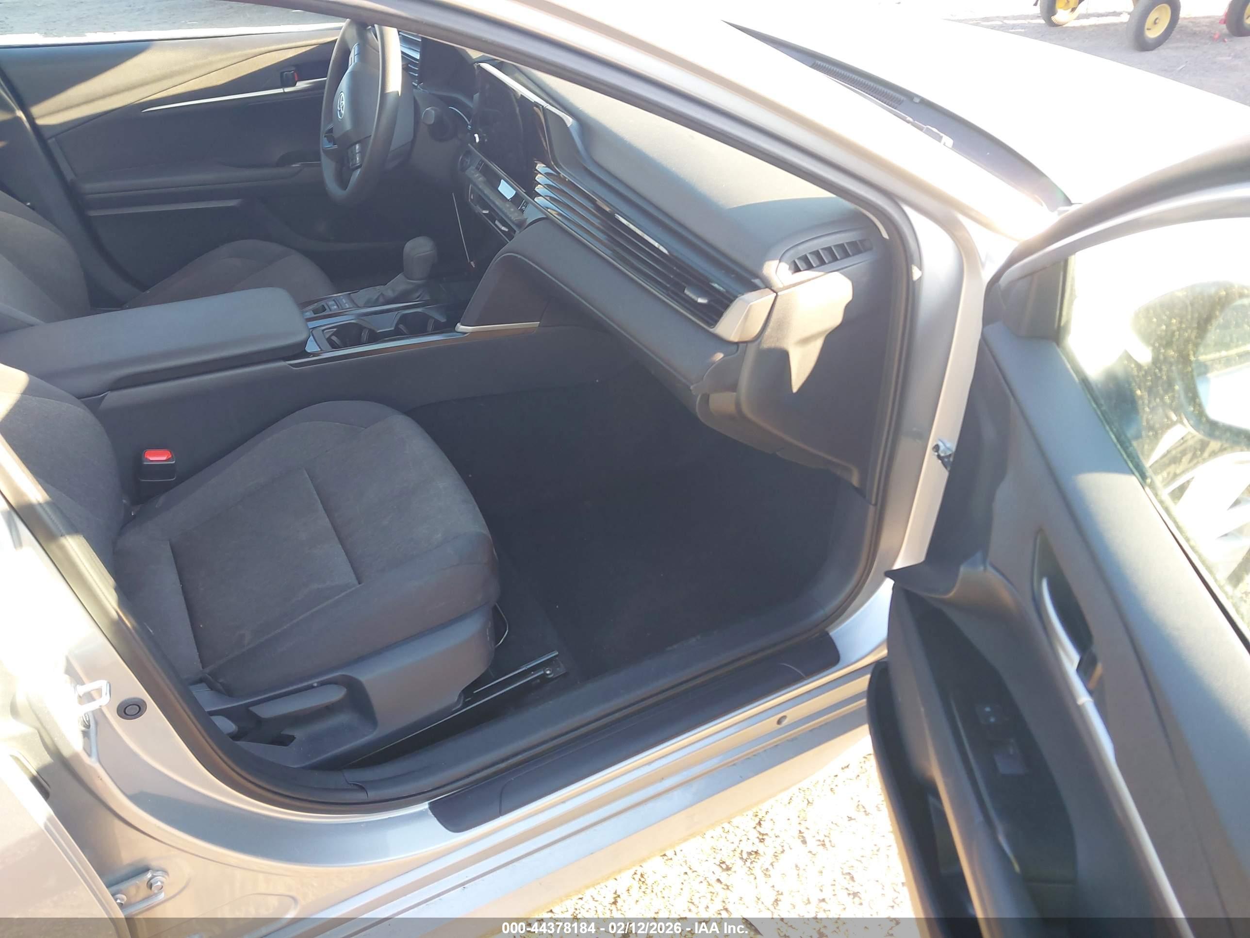 TOYOTA CAMRY image 5