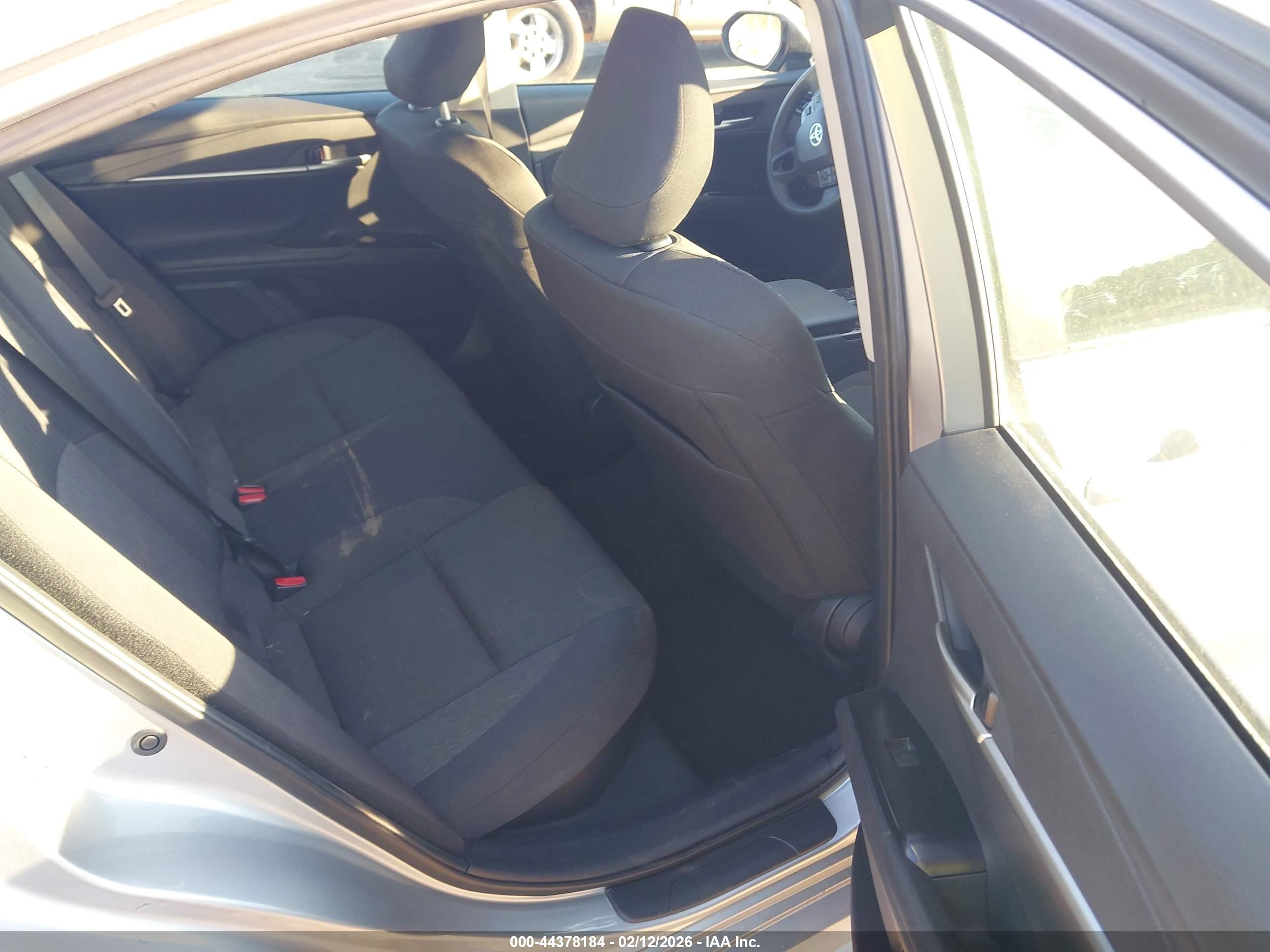 TOYOTA CAMRY image 8