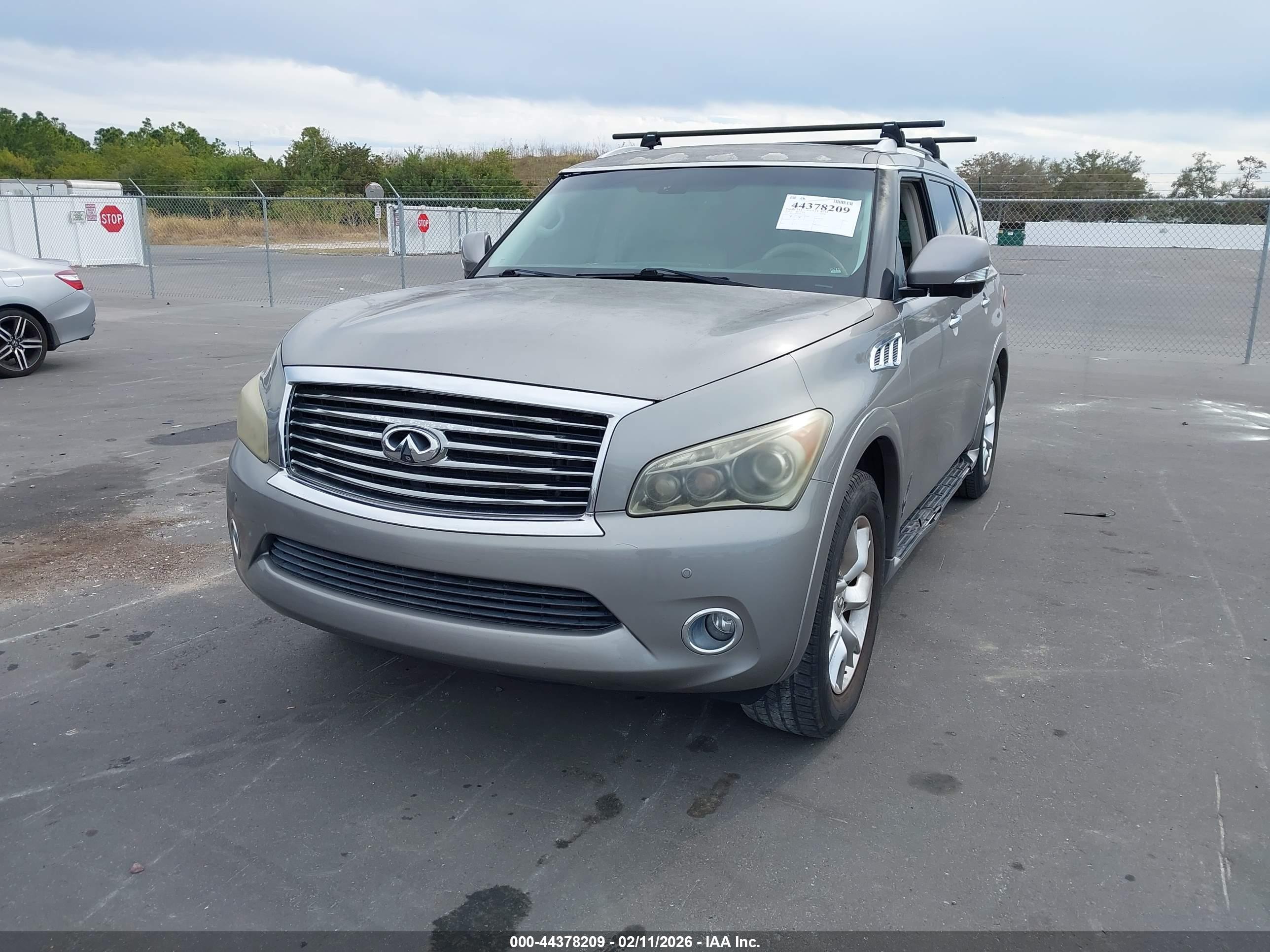 INFINITI QX56 image 2