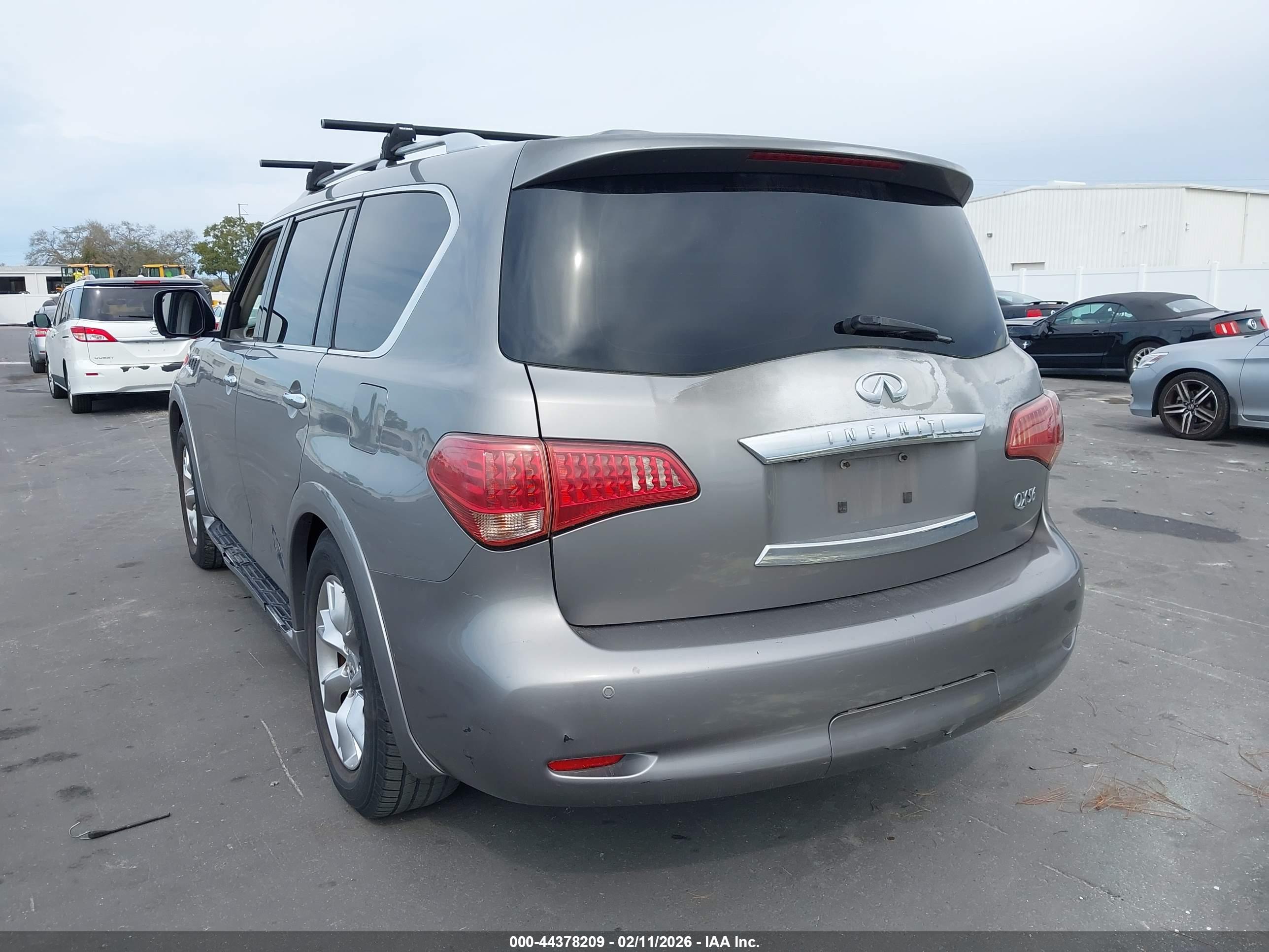 INFINITI QX56 image 3