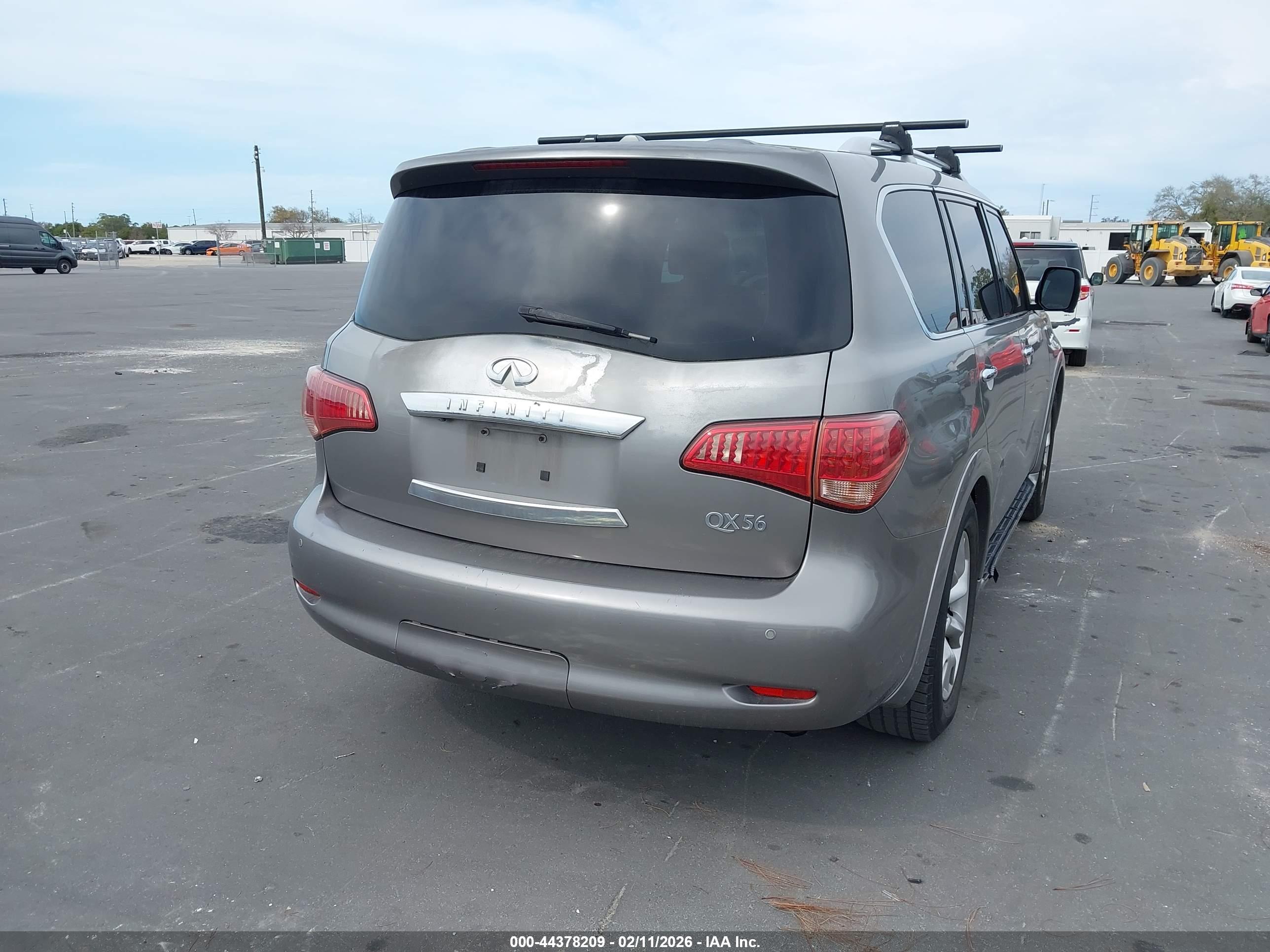 INFINITI QX56 image 4