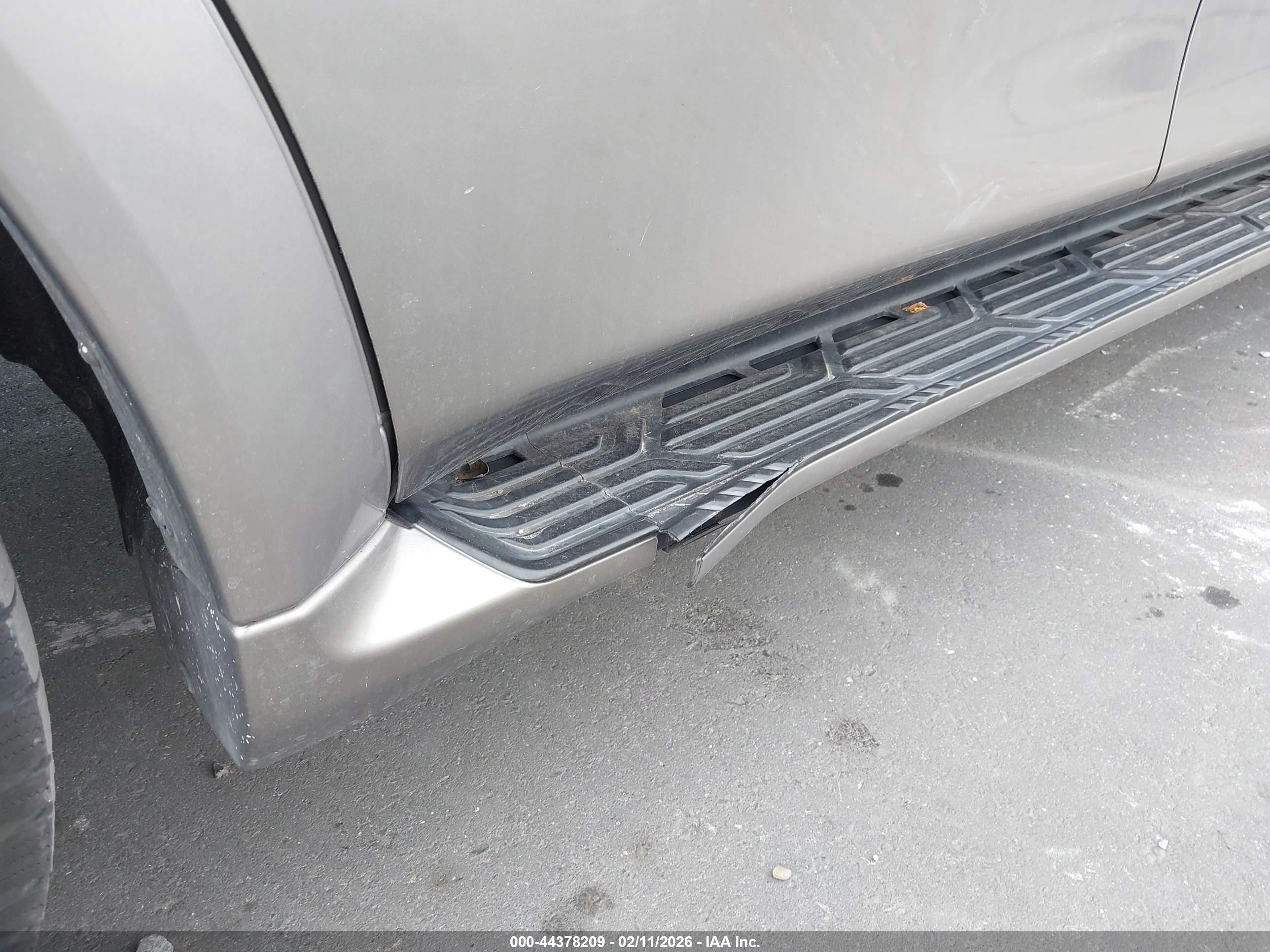 INFINITI QX56 image 6