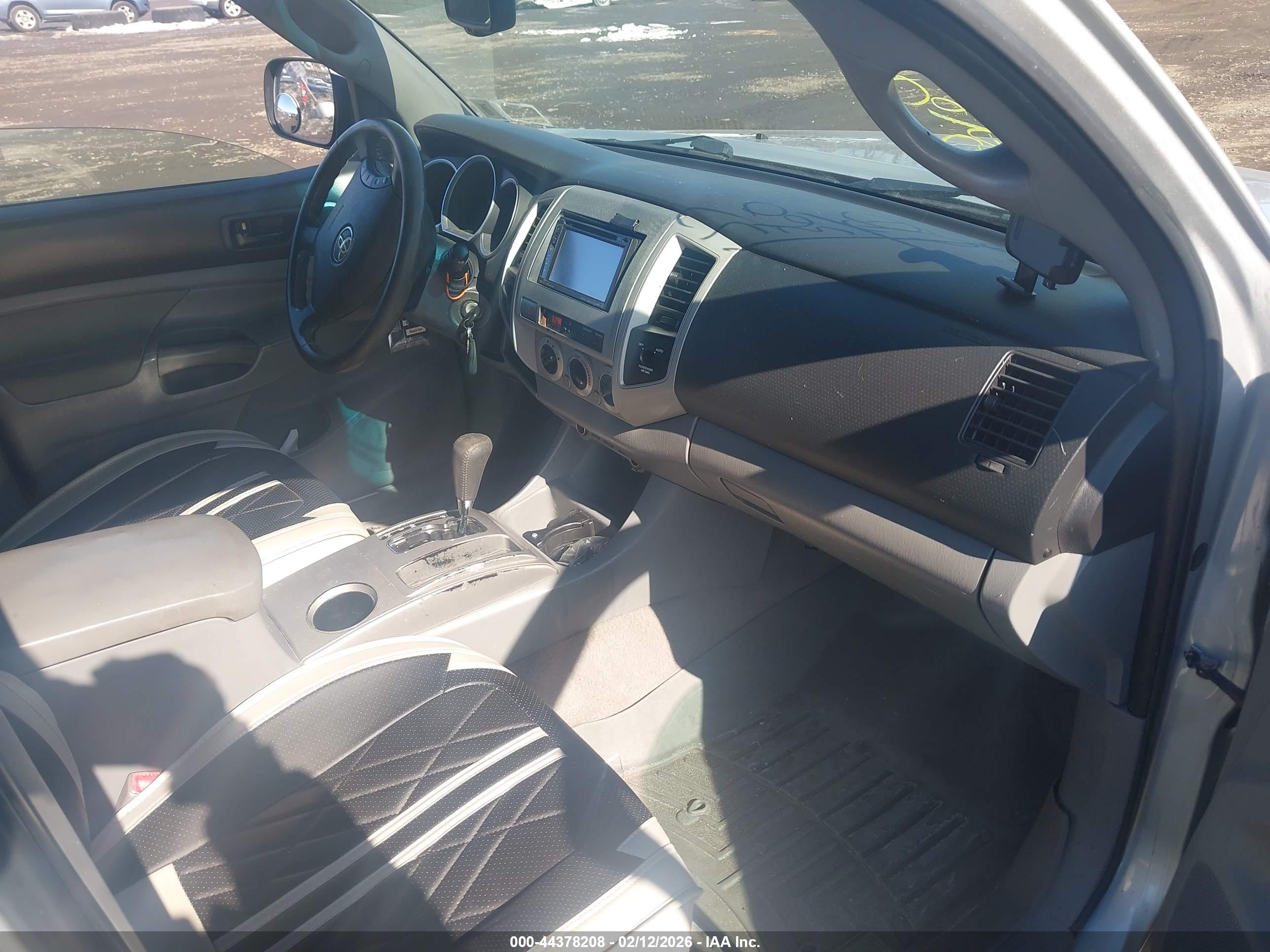 TOYOTA TACOMA image 5