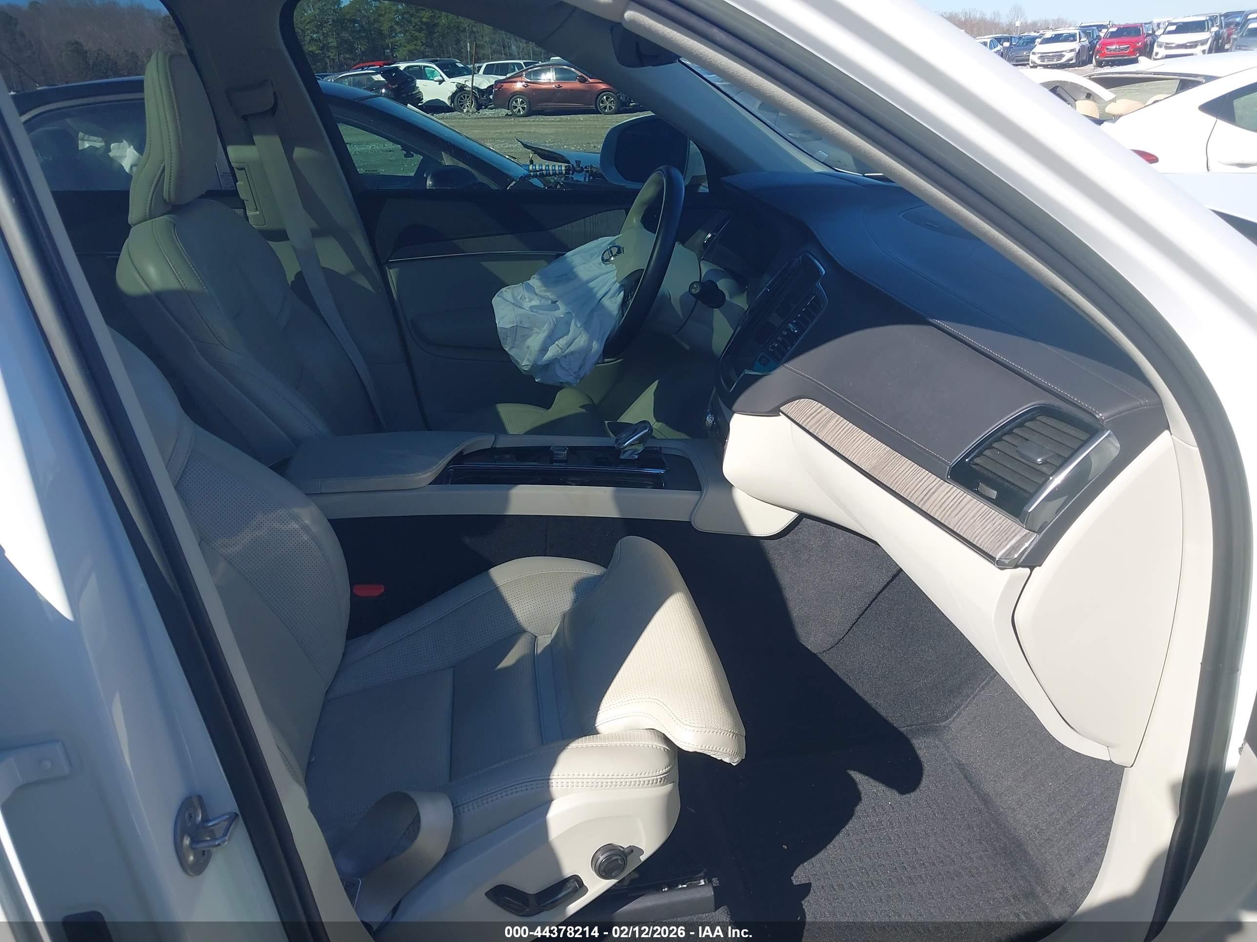 VOLVO XC90 image 5