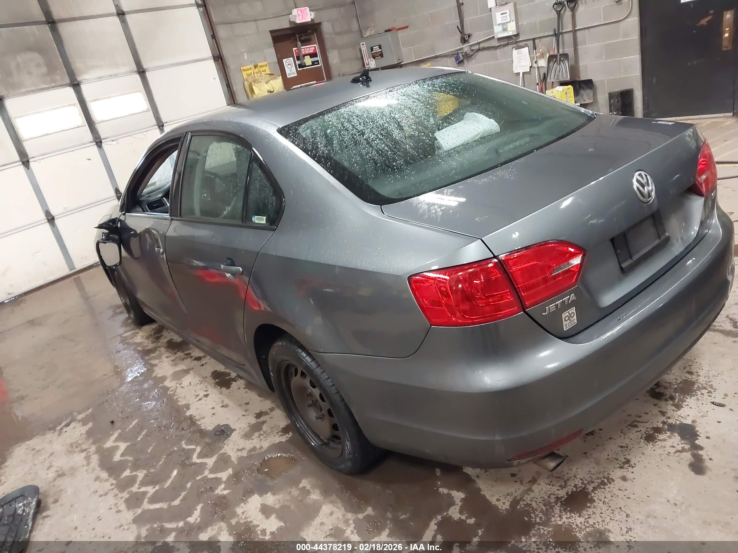 VOLKSWAGEN JETTA image 3