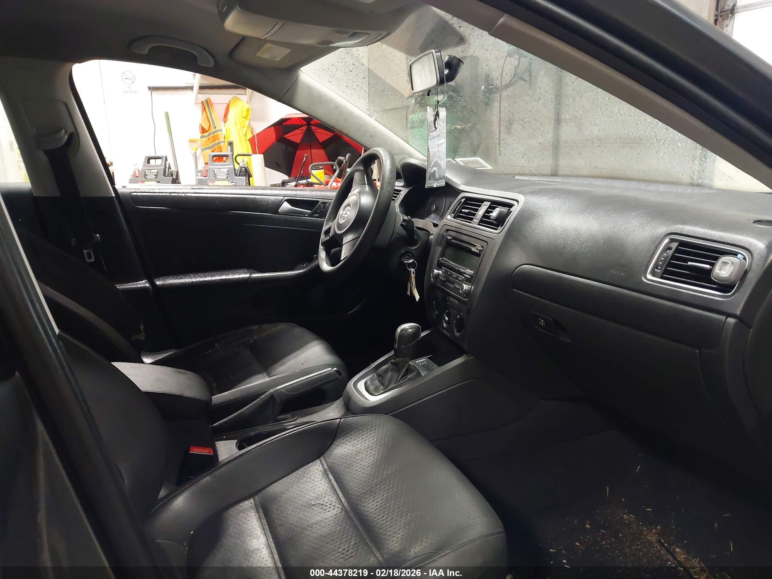 VOLKSWAGEN JETTA image 5