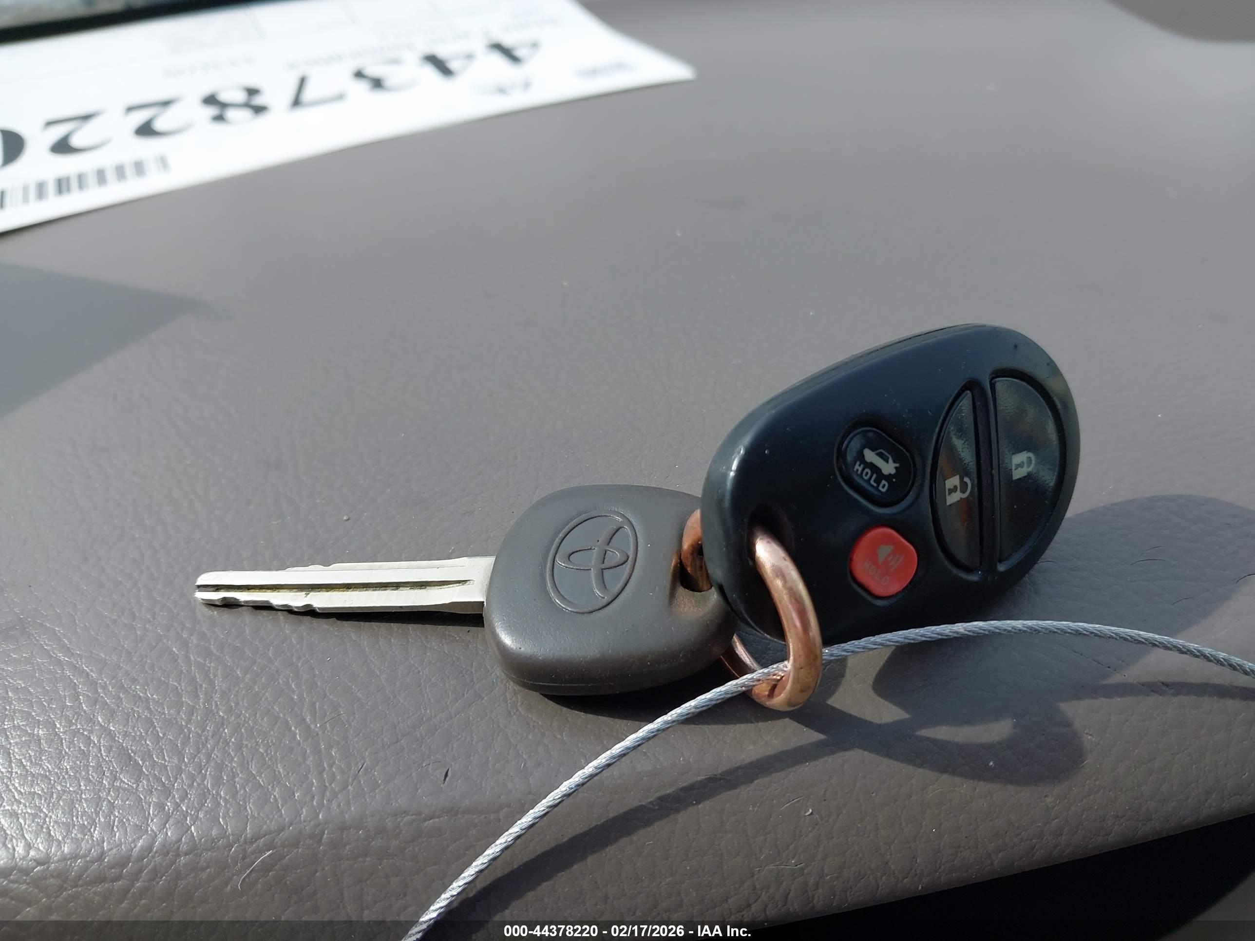 TOYOTA AVALON image 11
