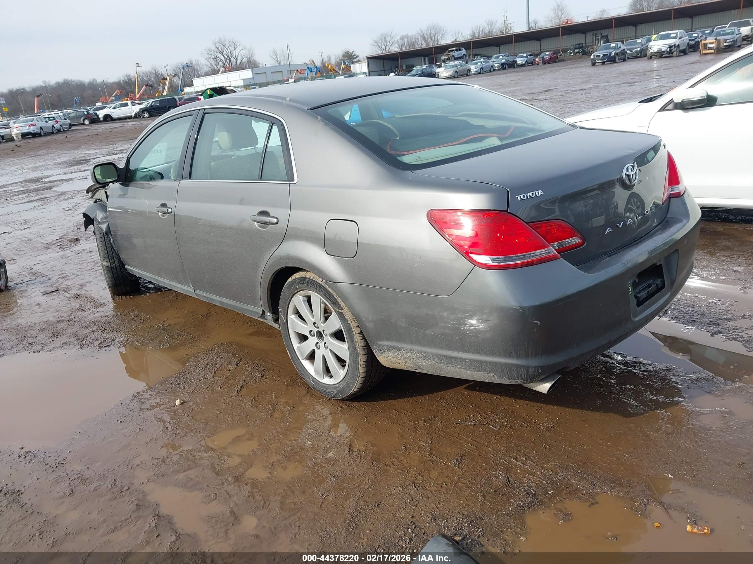 TOYOTA AVALON image 3