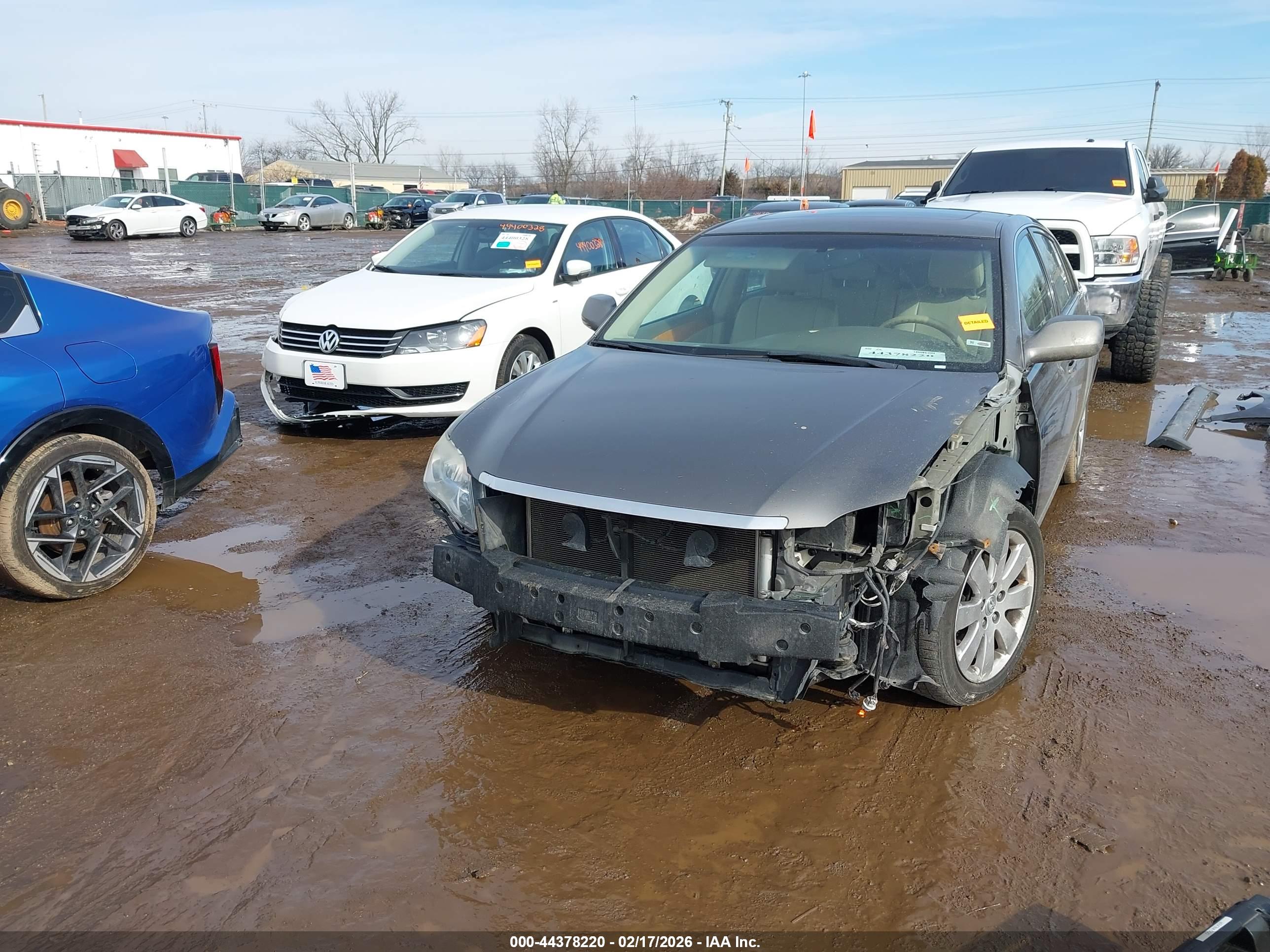 TOYOTA AVALON image 6