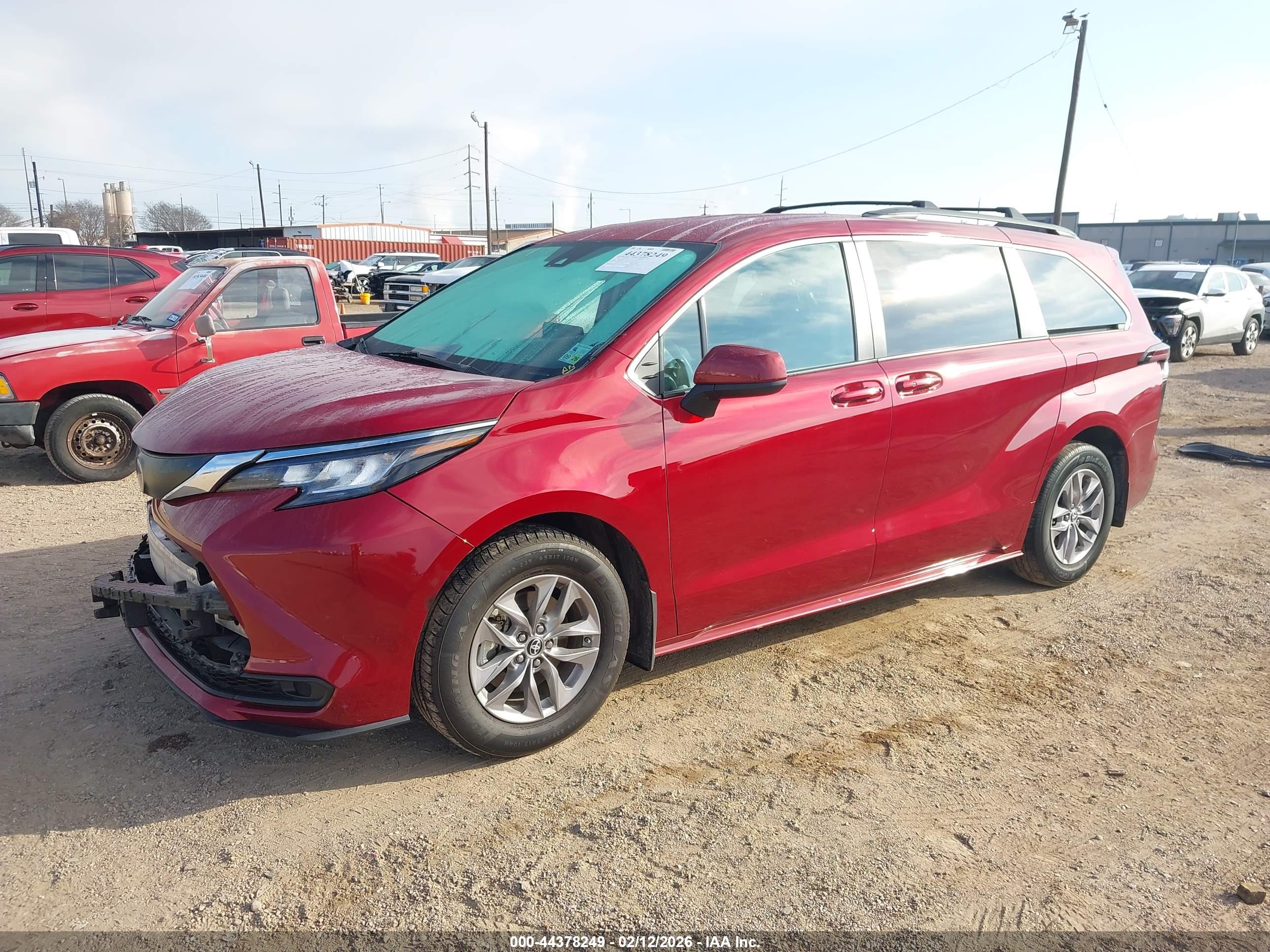 TOYOTA SIENNA image 2