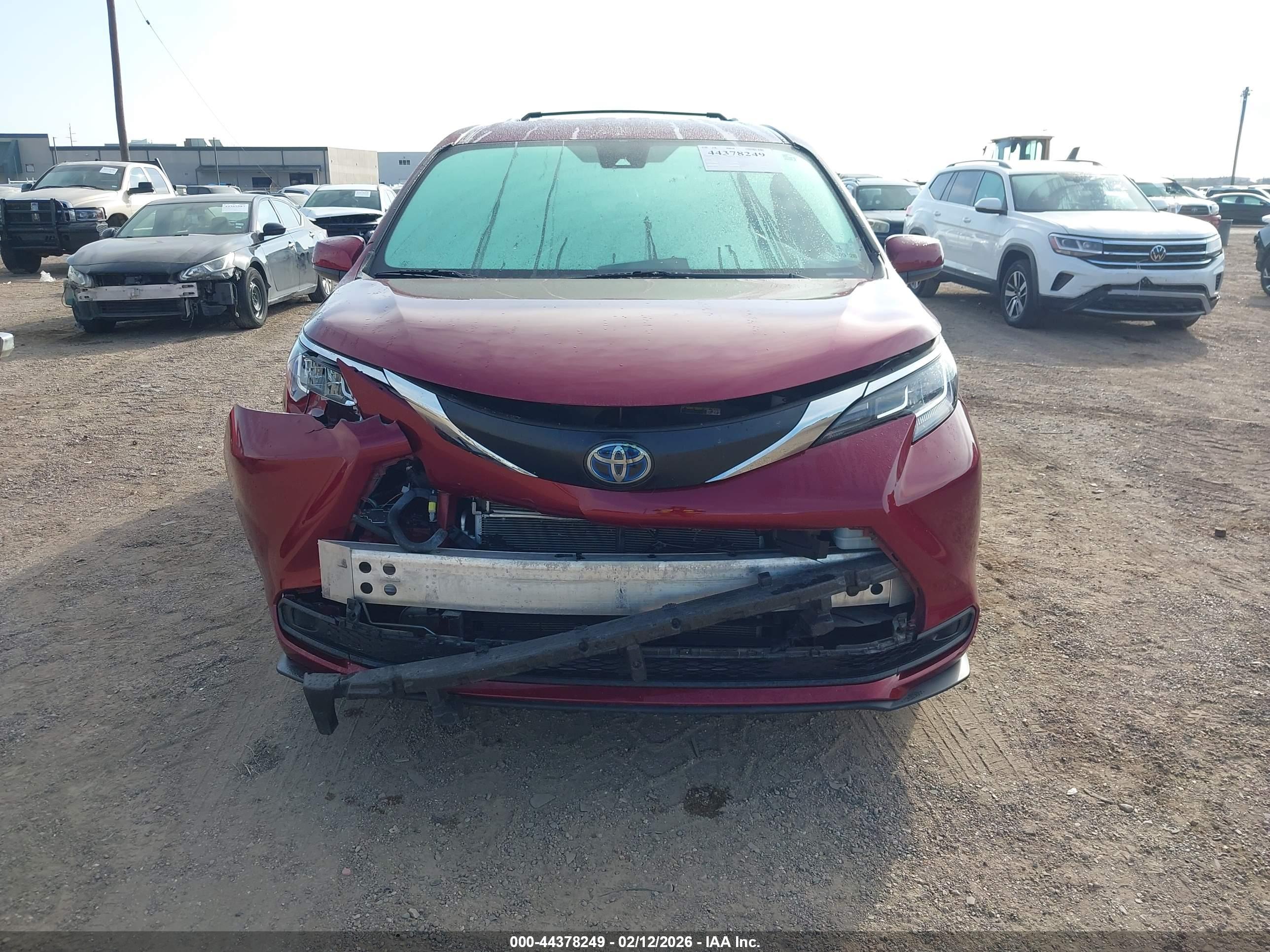 TOYOTA SIENNA image 6