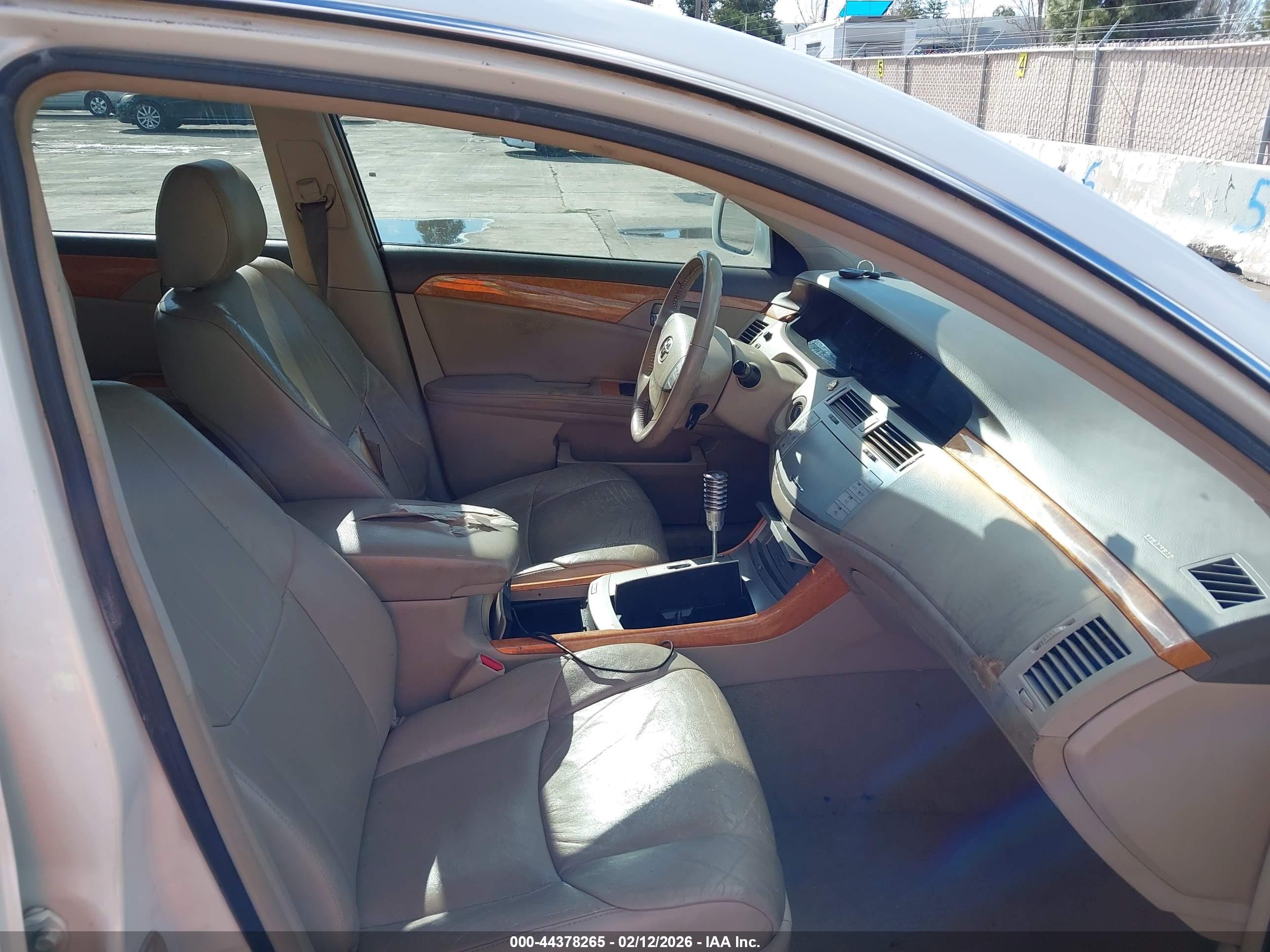 TOYOTA AVALON image 5