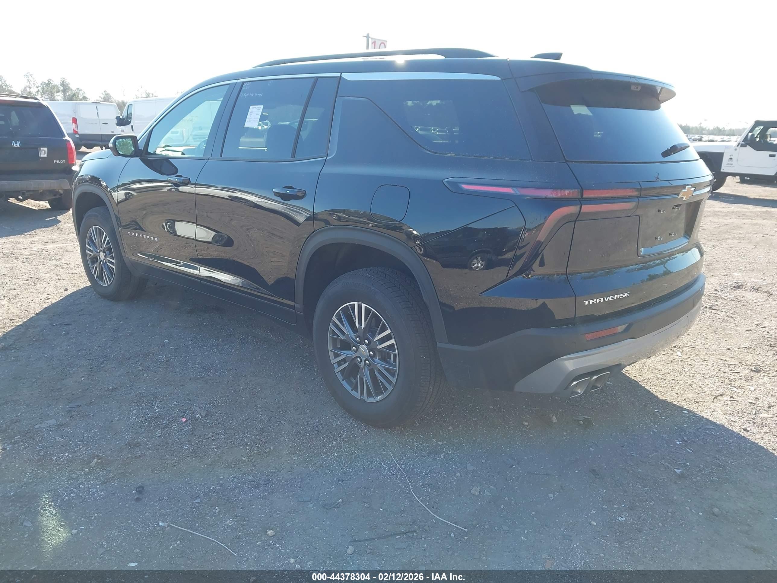 CHEVROLET TRAVERSE image 3