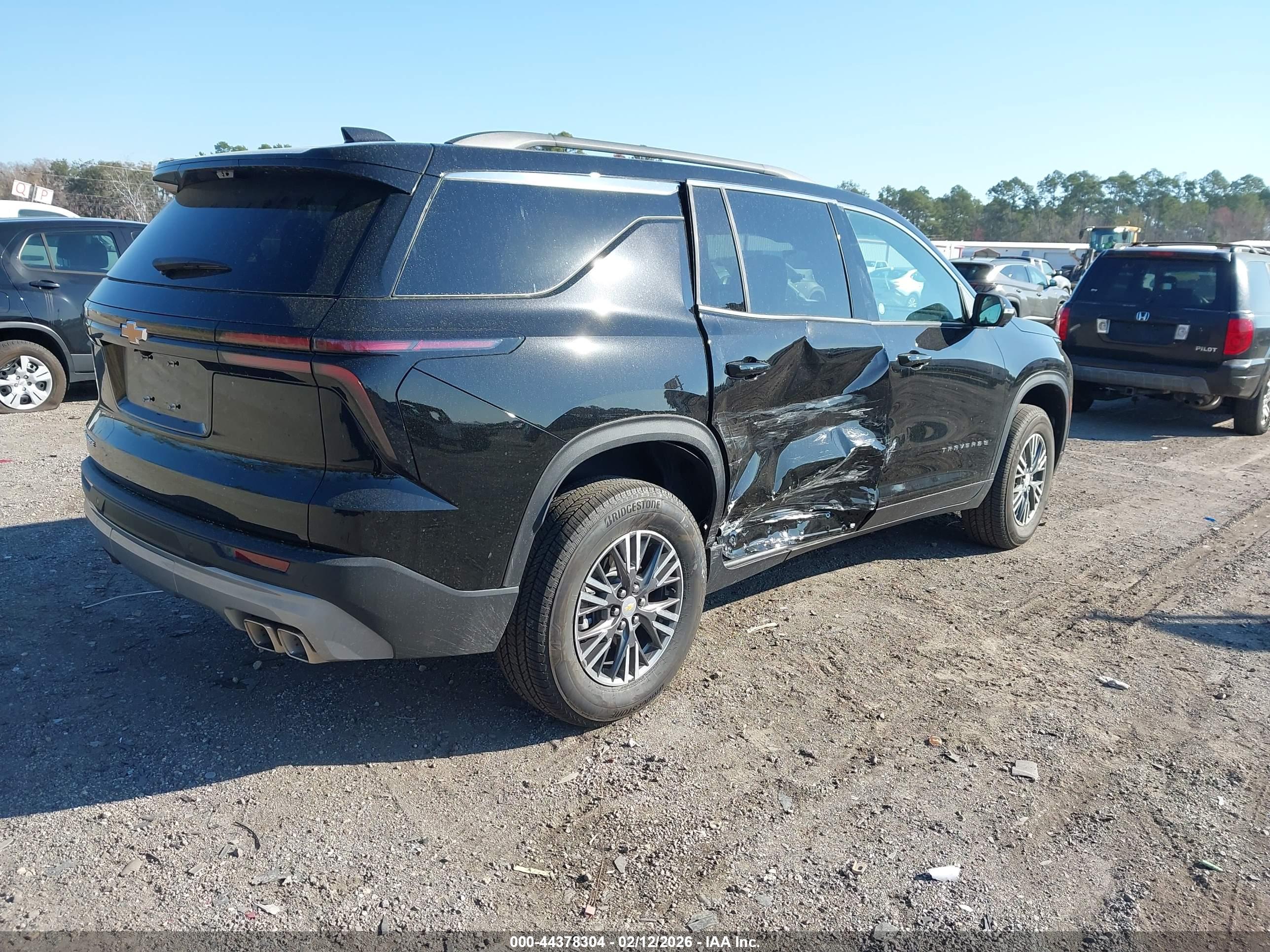 CHEVROLET TRAVERSE image 4