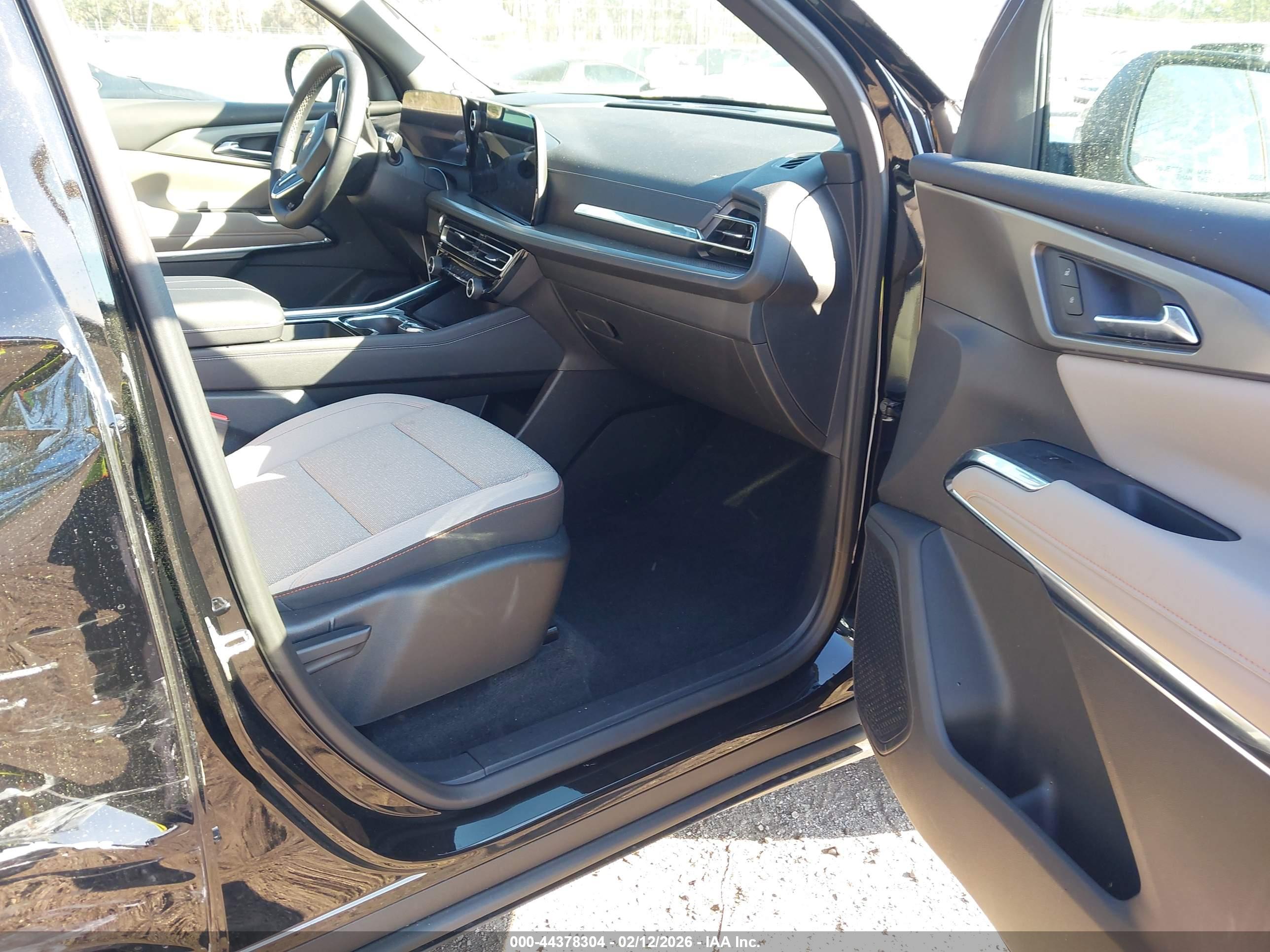 CHEVROLET TRAVERSE image 5