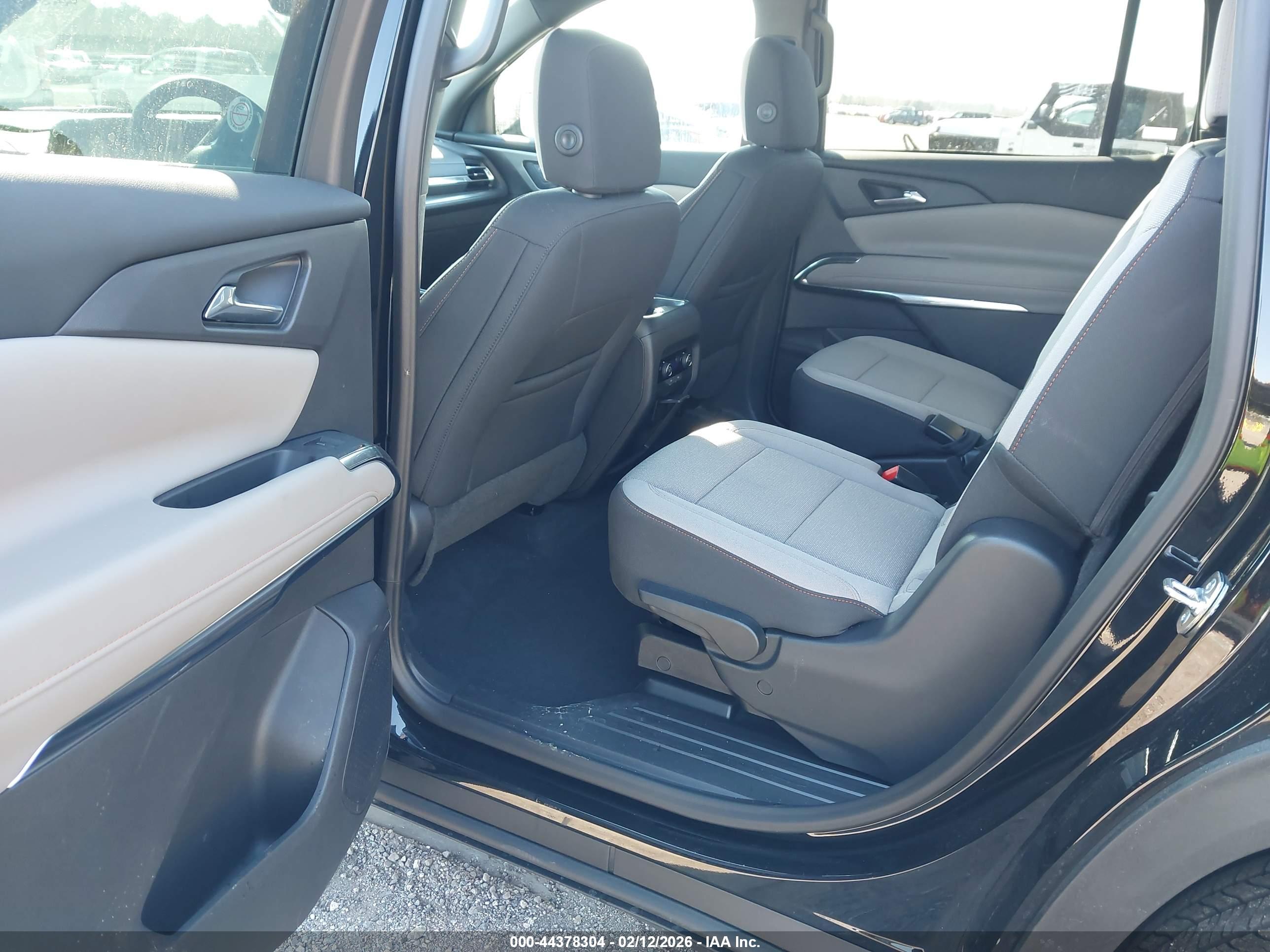 CHEVROLET TRAVERSE image 8