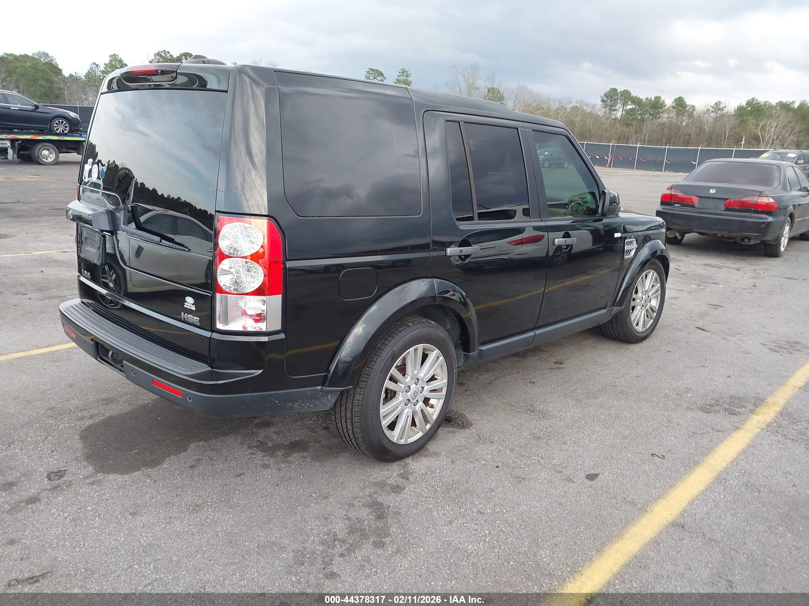 LAND ROVER image 4