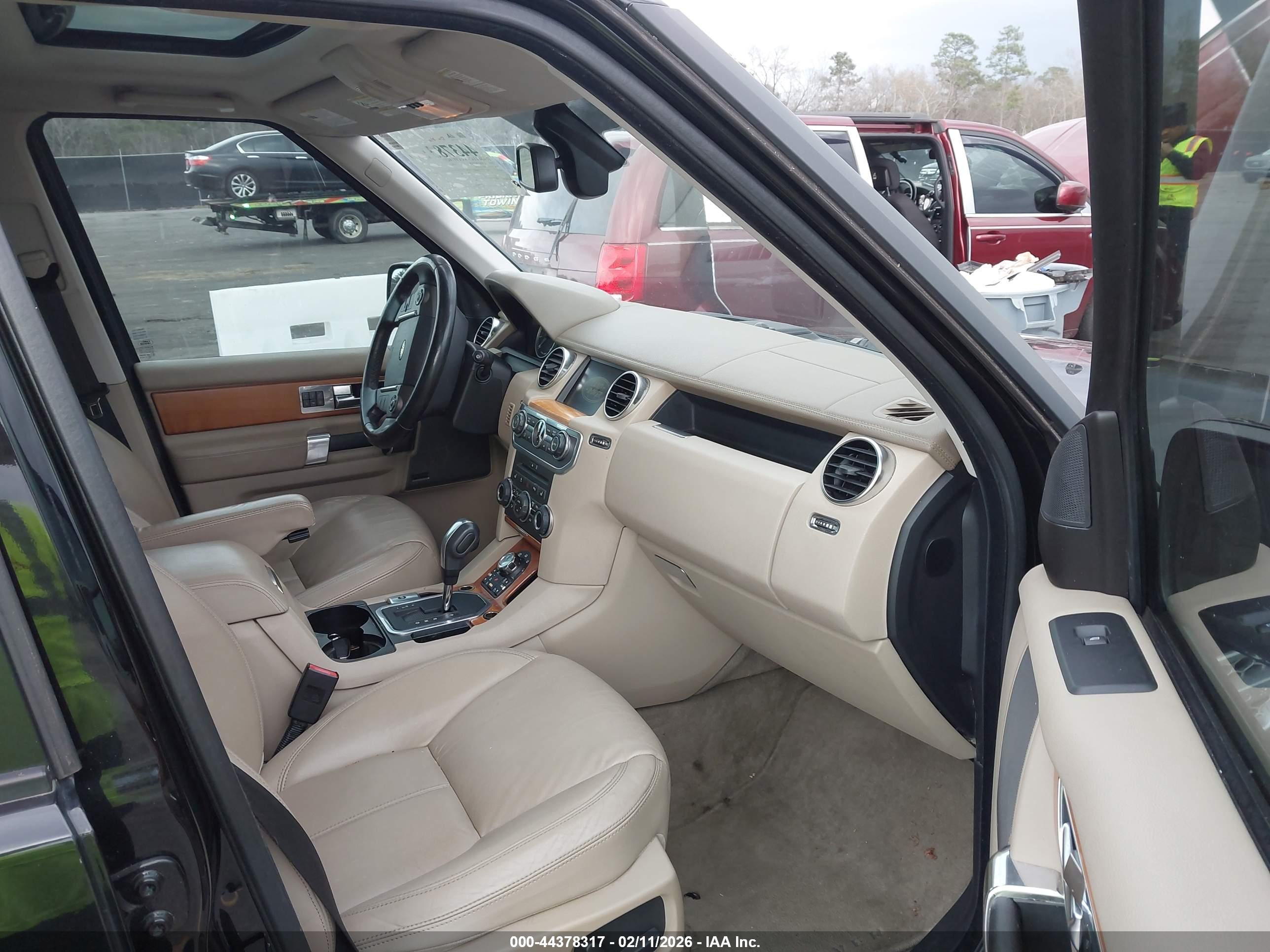 LAND ROVER image 5