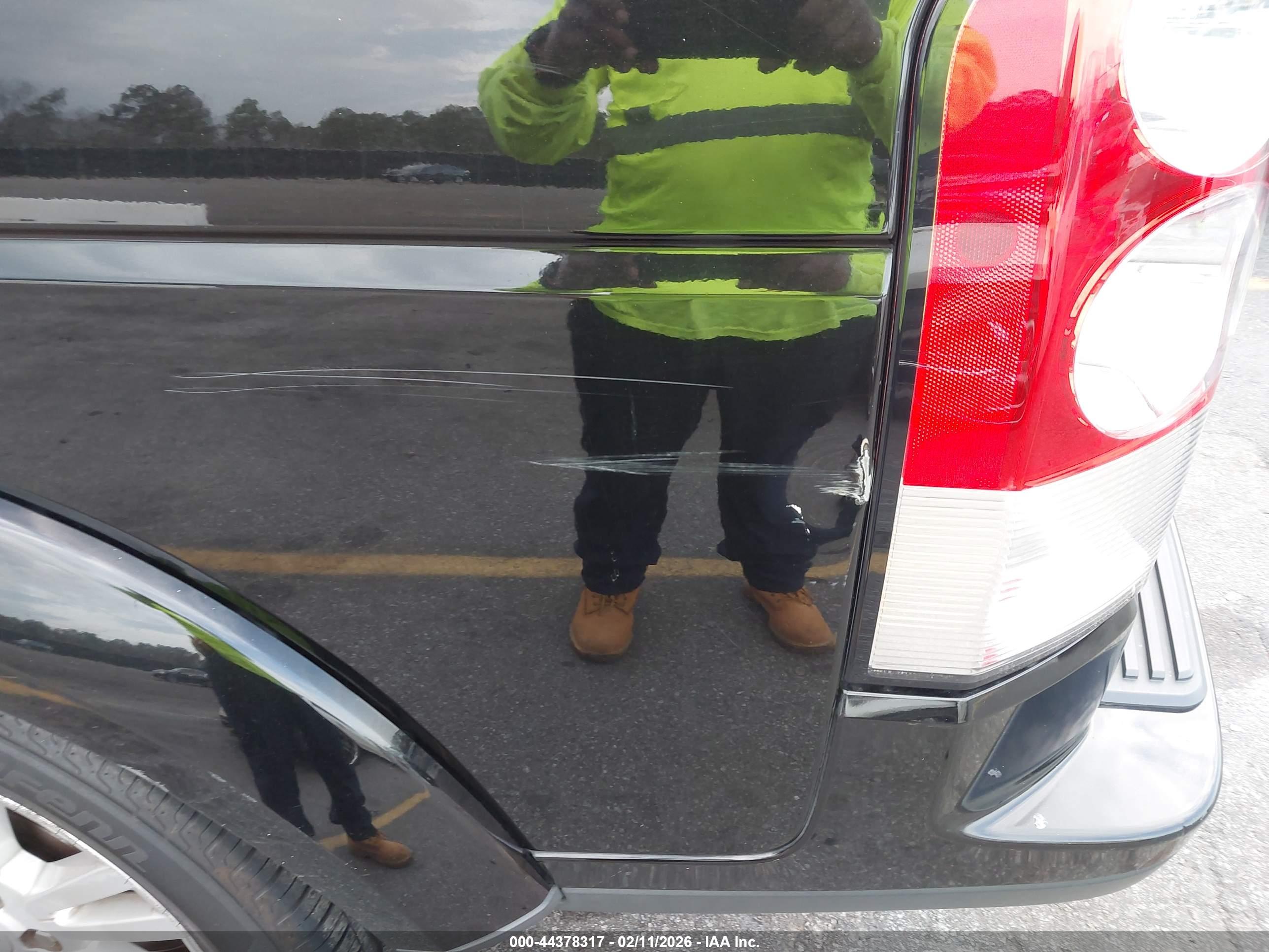 LAND ROVER image 6