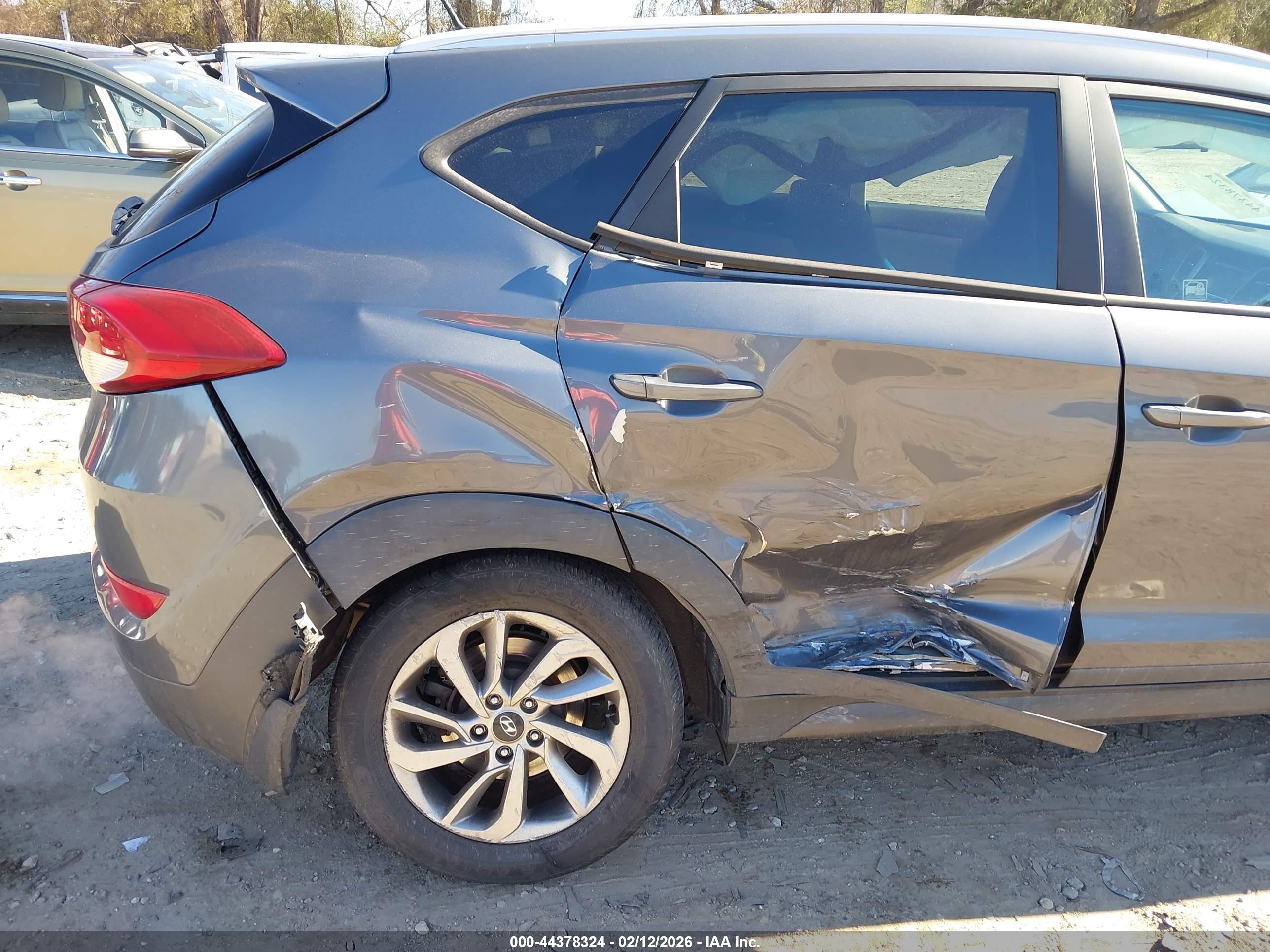 HYUNDAI TUCSON image 6