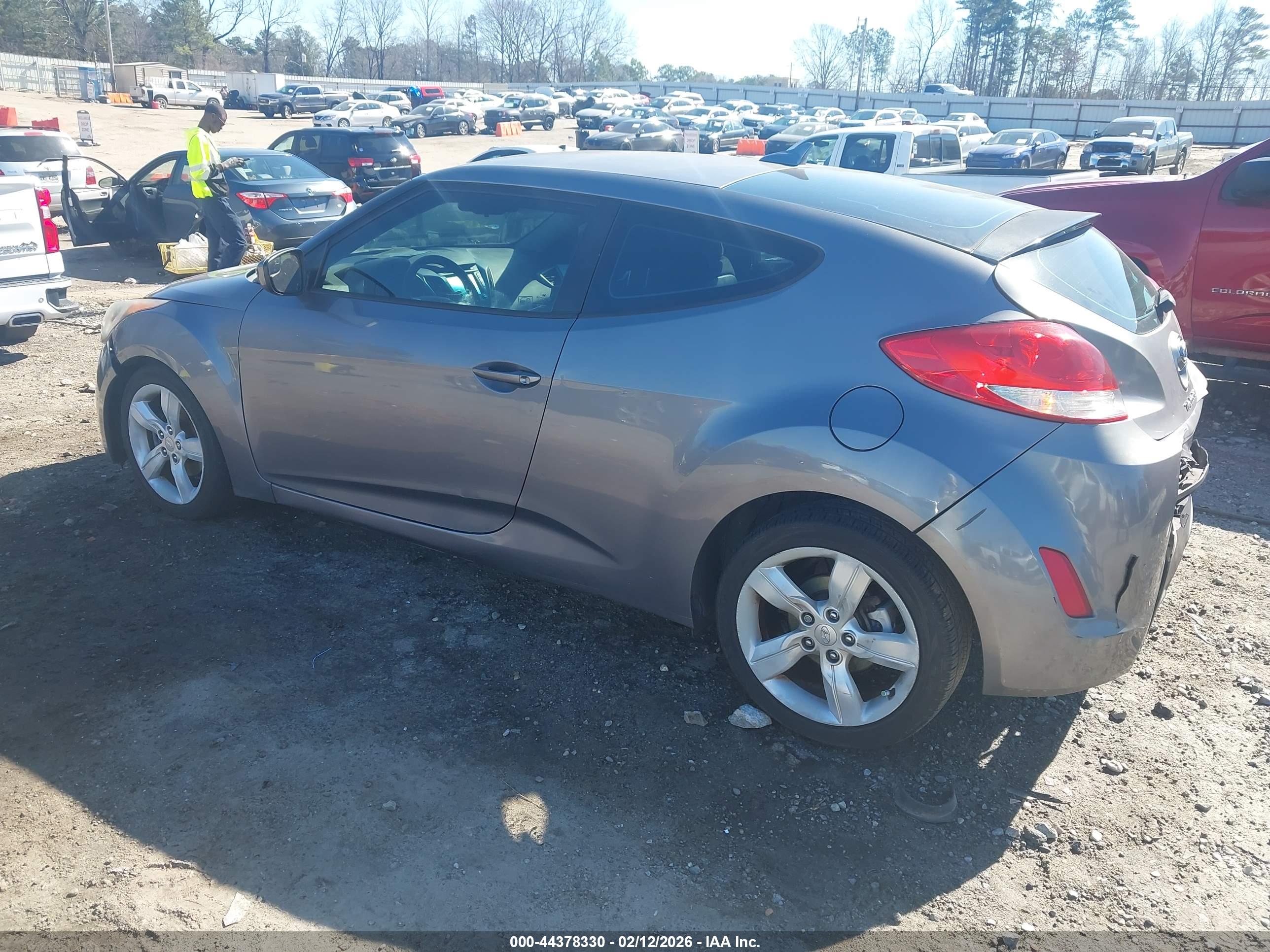 HYUNDAI VELOSTER image 3