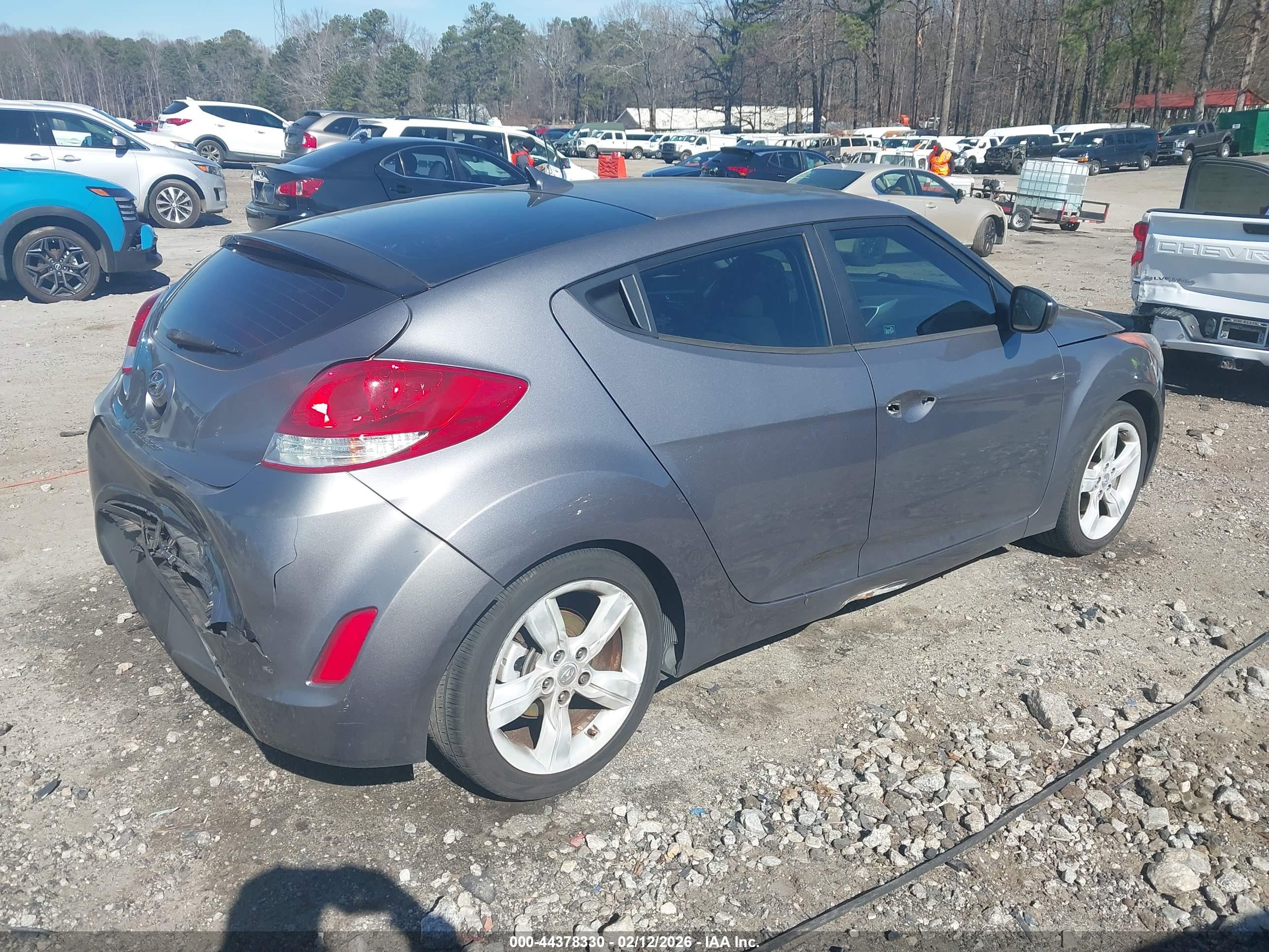 HYUNDAI VELOSTER image 4