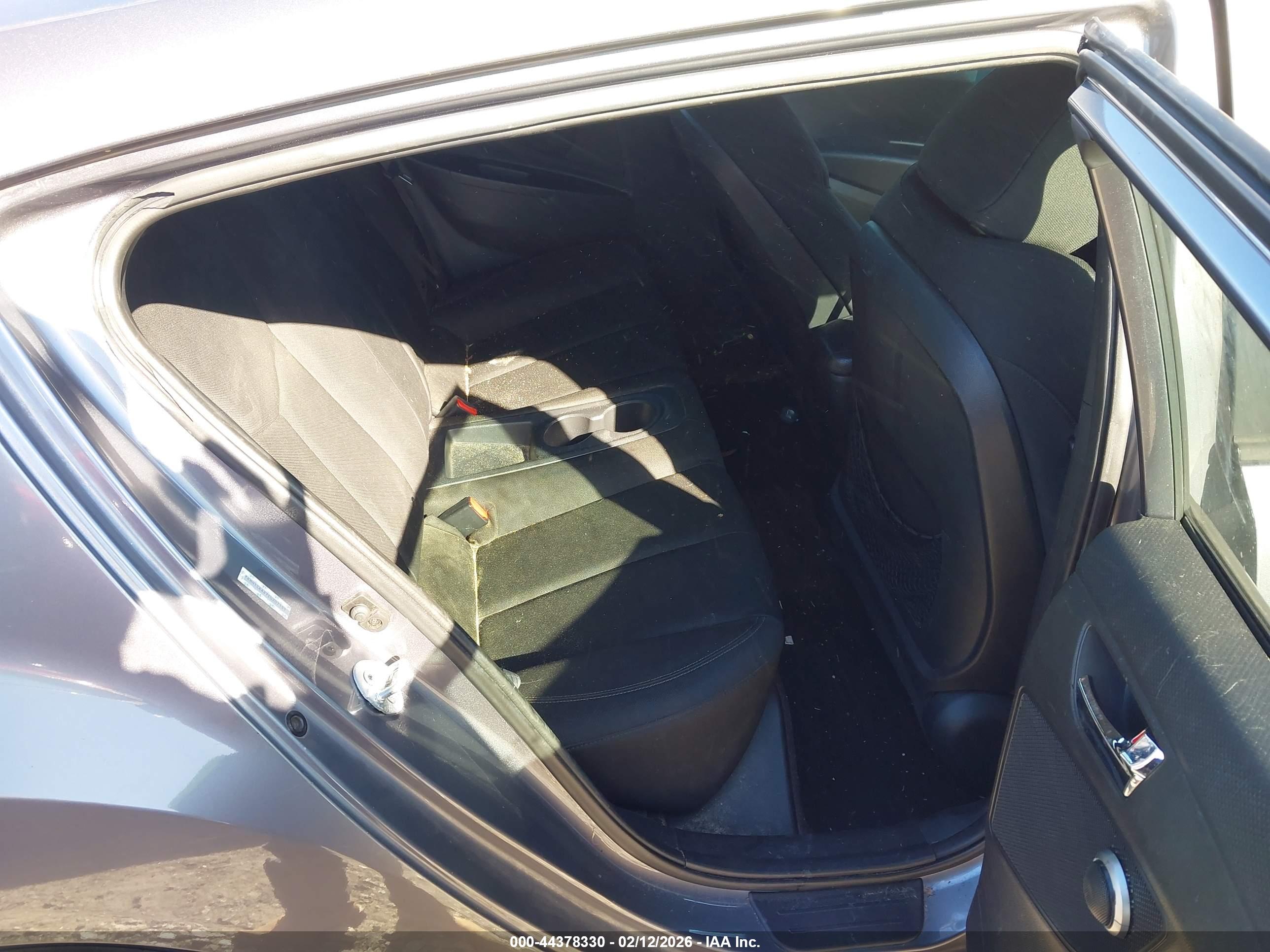 HYUNDAI VELOSTER image 8