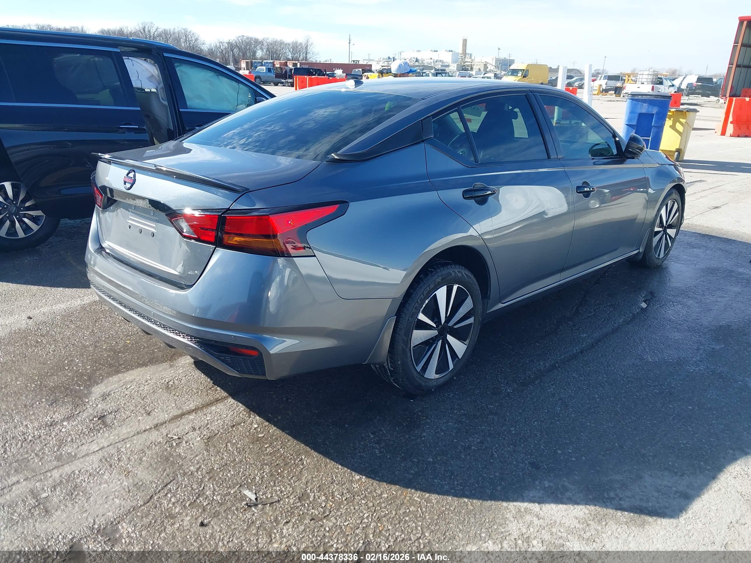 NISSAN ALTIMA image 4