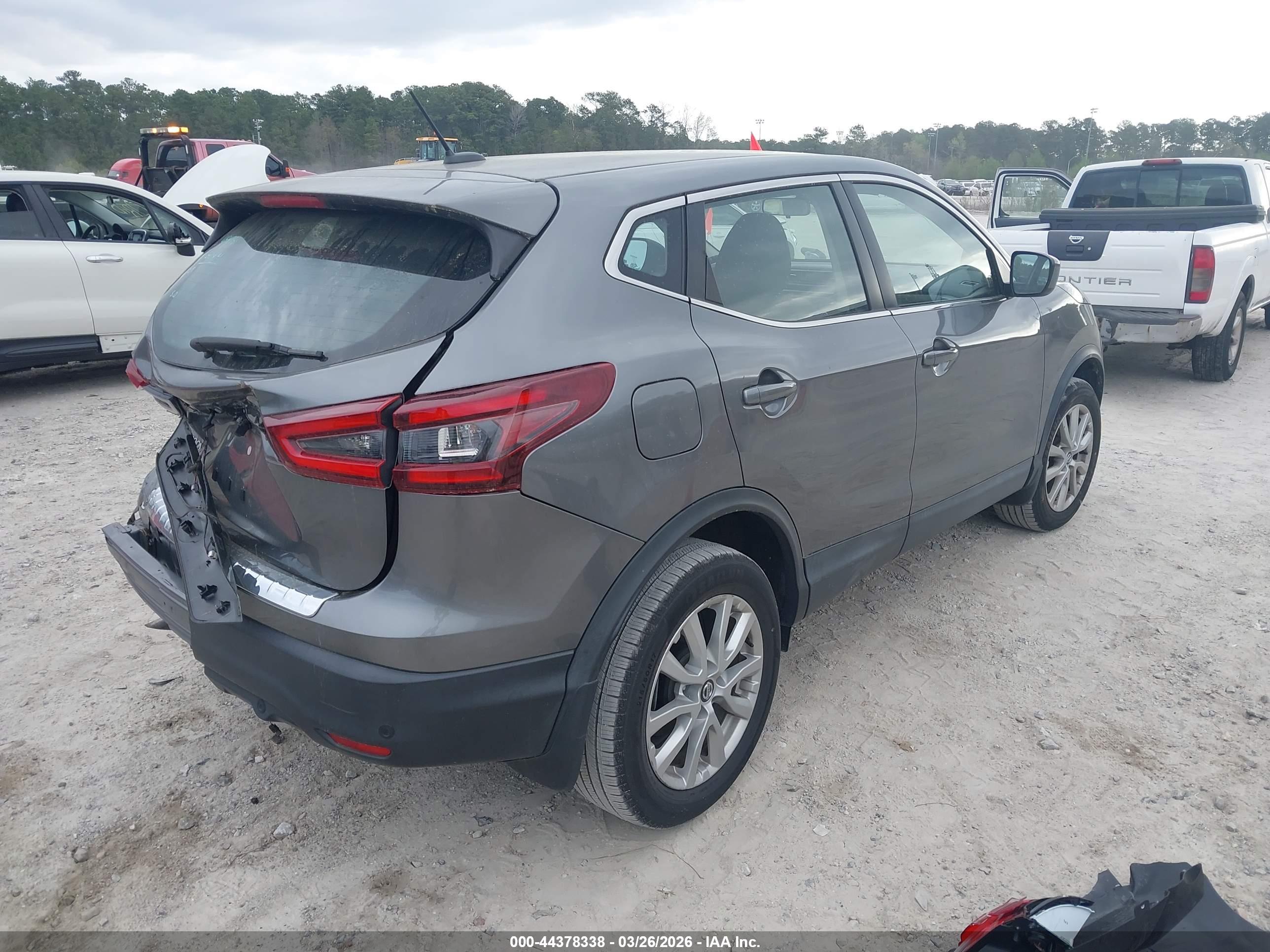 NISSAN ROGUE image 4