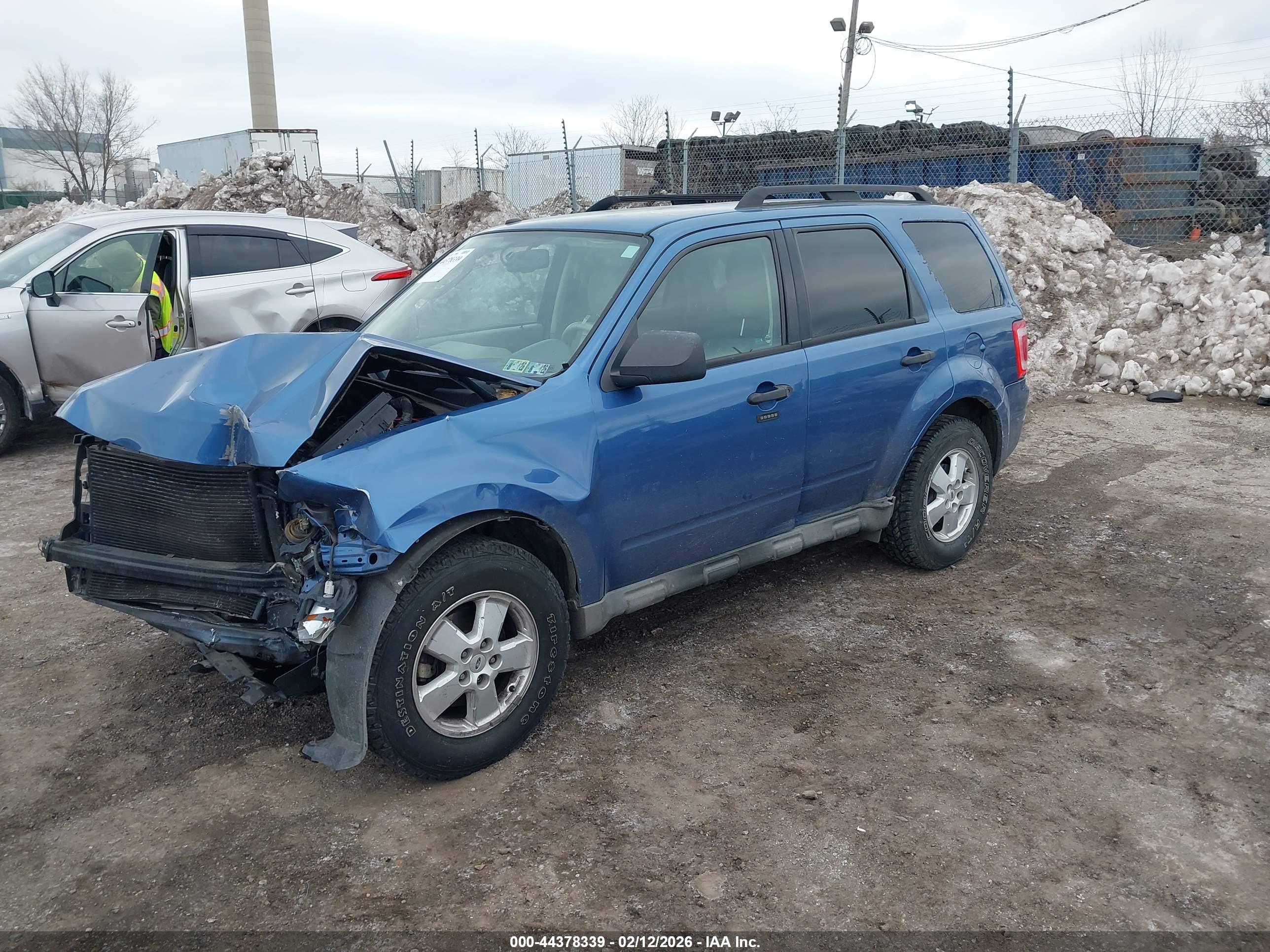 FORD ESCAPE image 2