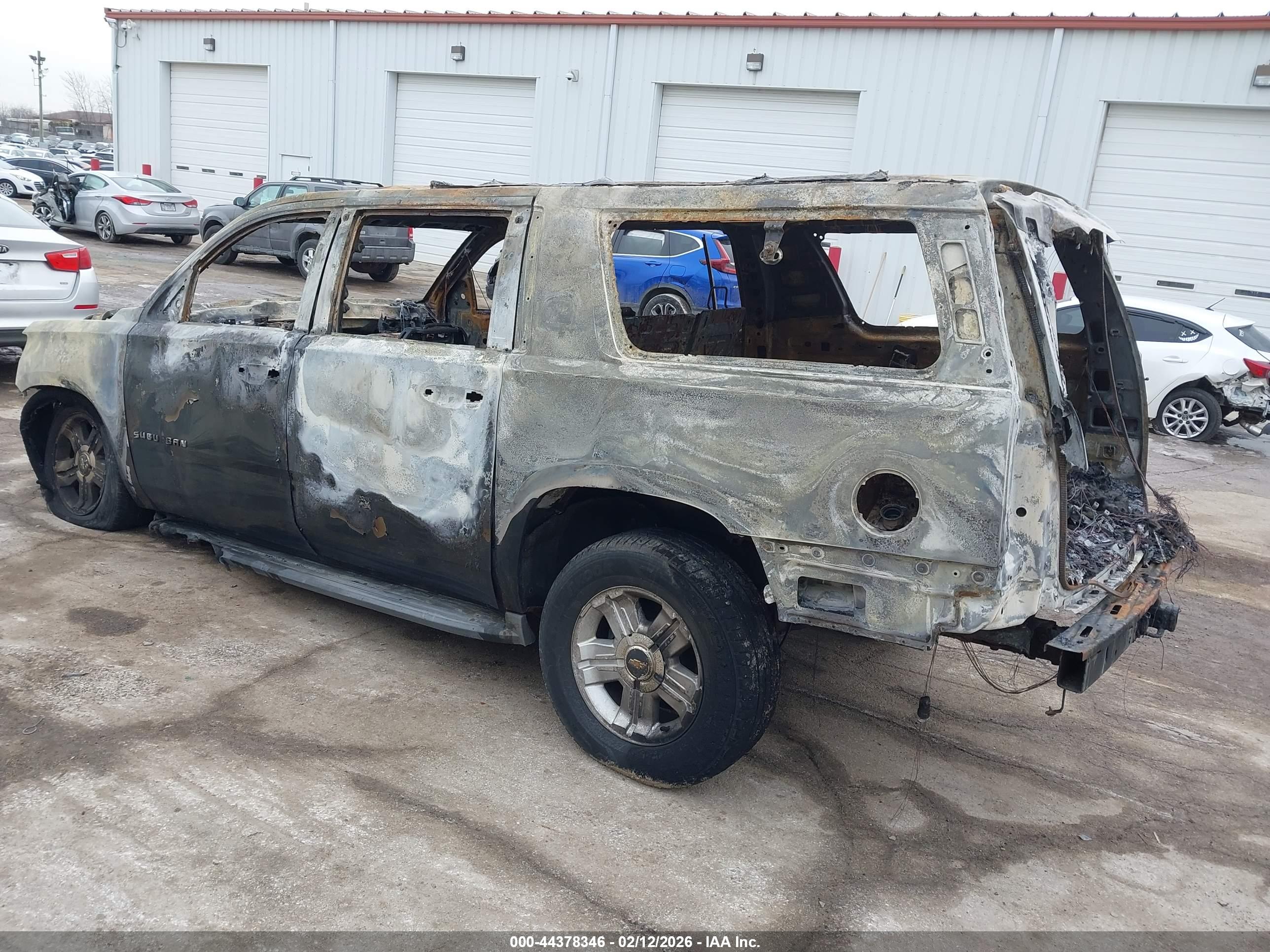 CHEVROLET SUBURBAN image 3