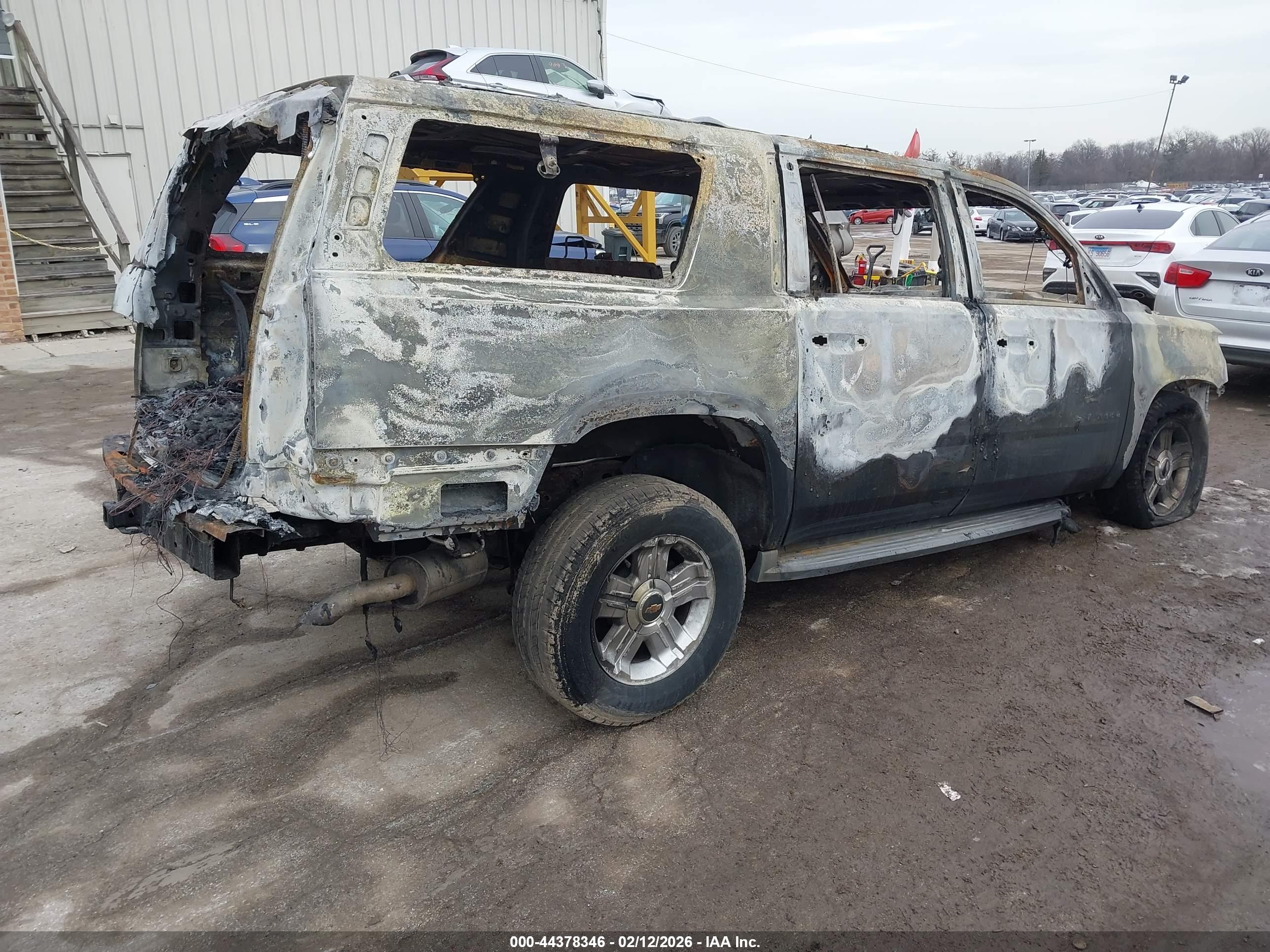 CHEVROLET SUBURBAN image 4