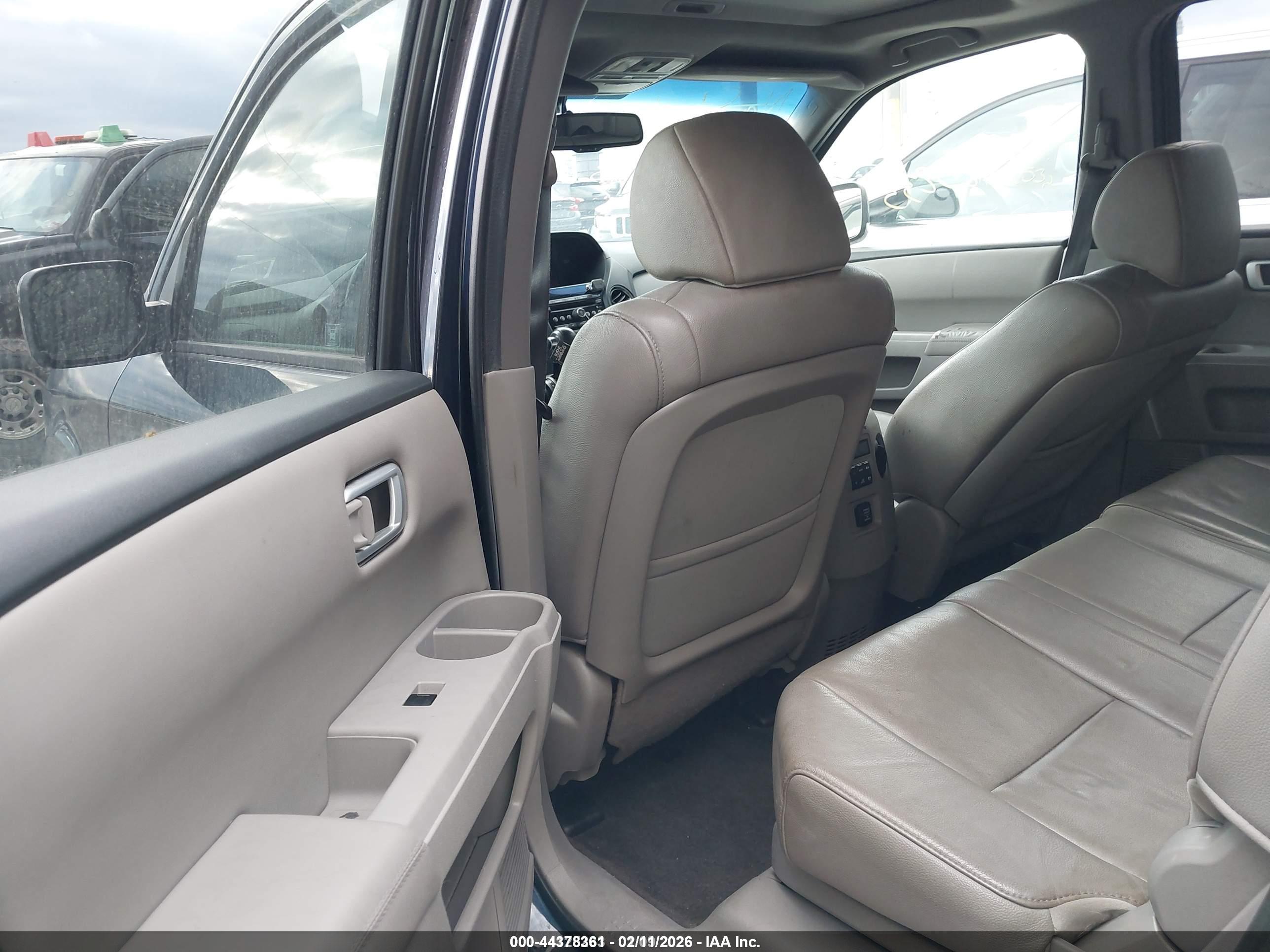 HONDA PILOT image 8