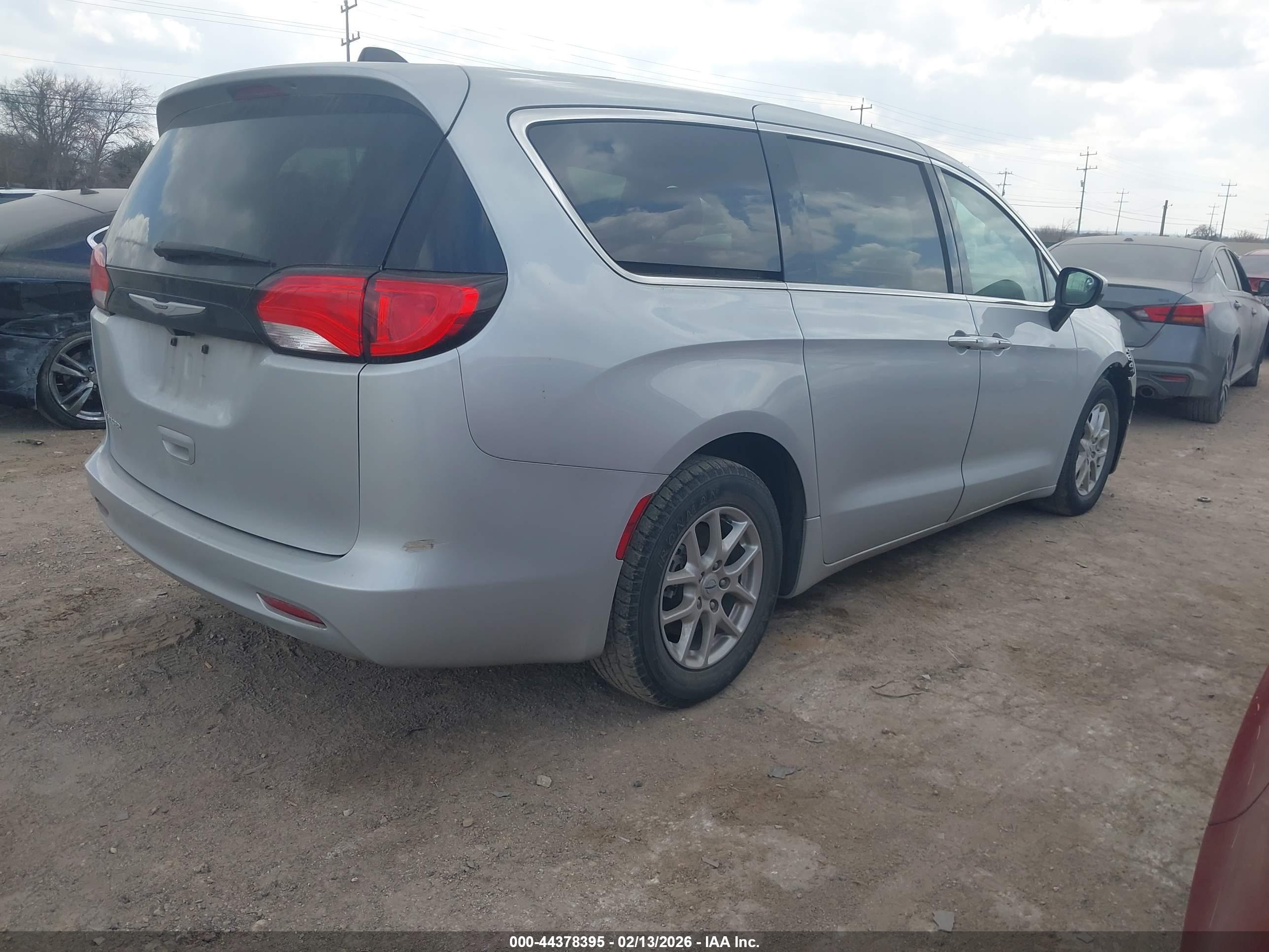 CHRYSLER VOYAGER image 4