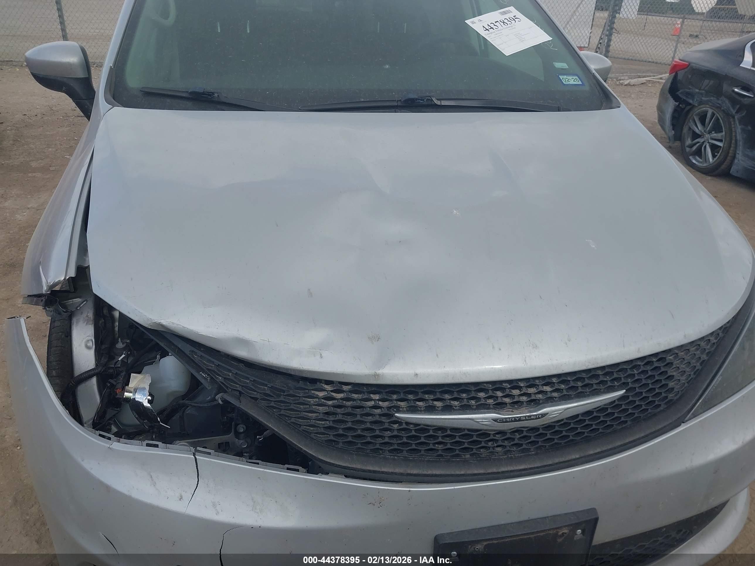 CHRYSLER VOYAGER image 6
