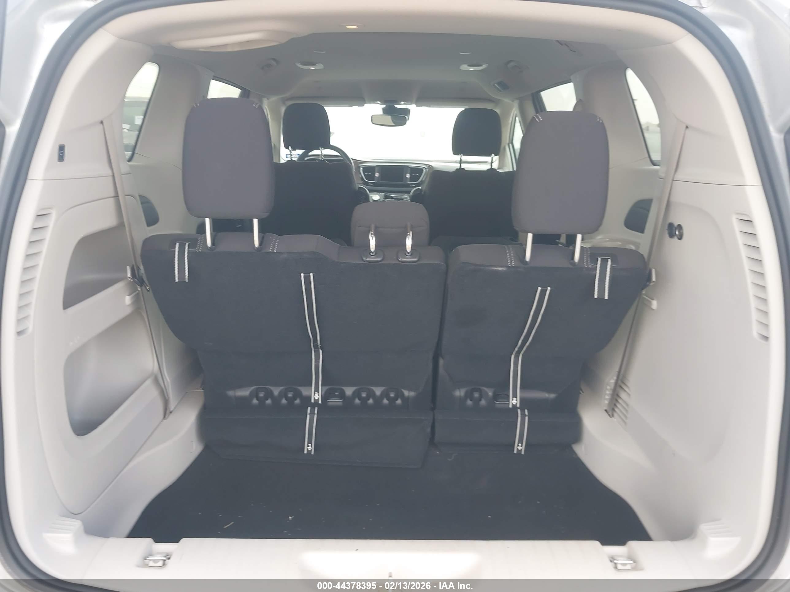 CHRYSLER VOYAGER image 8