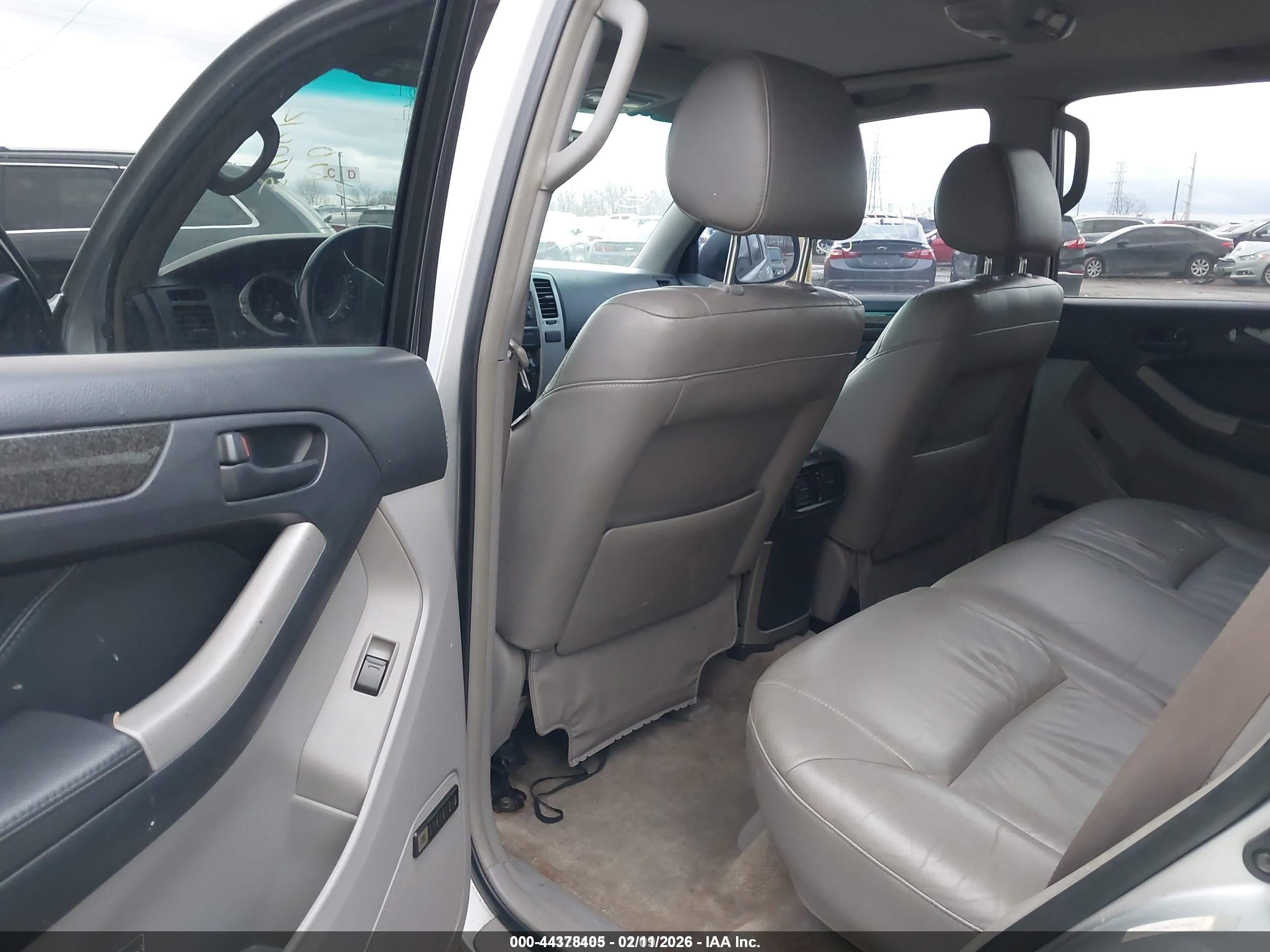 TOYOTA 4RUNNER image 8