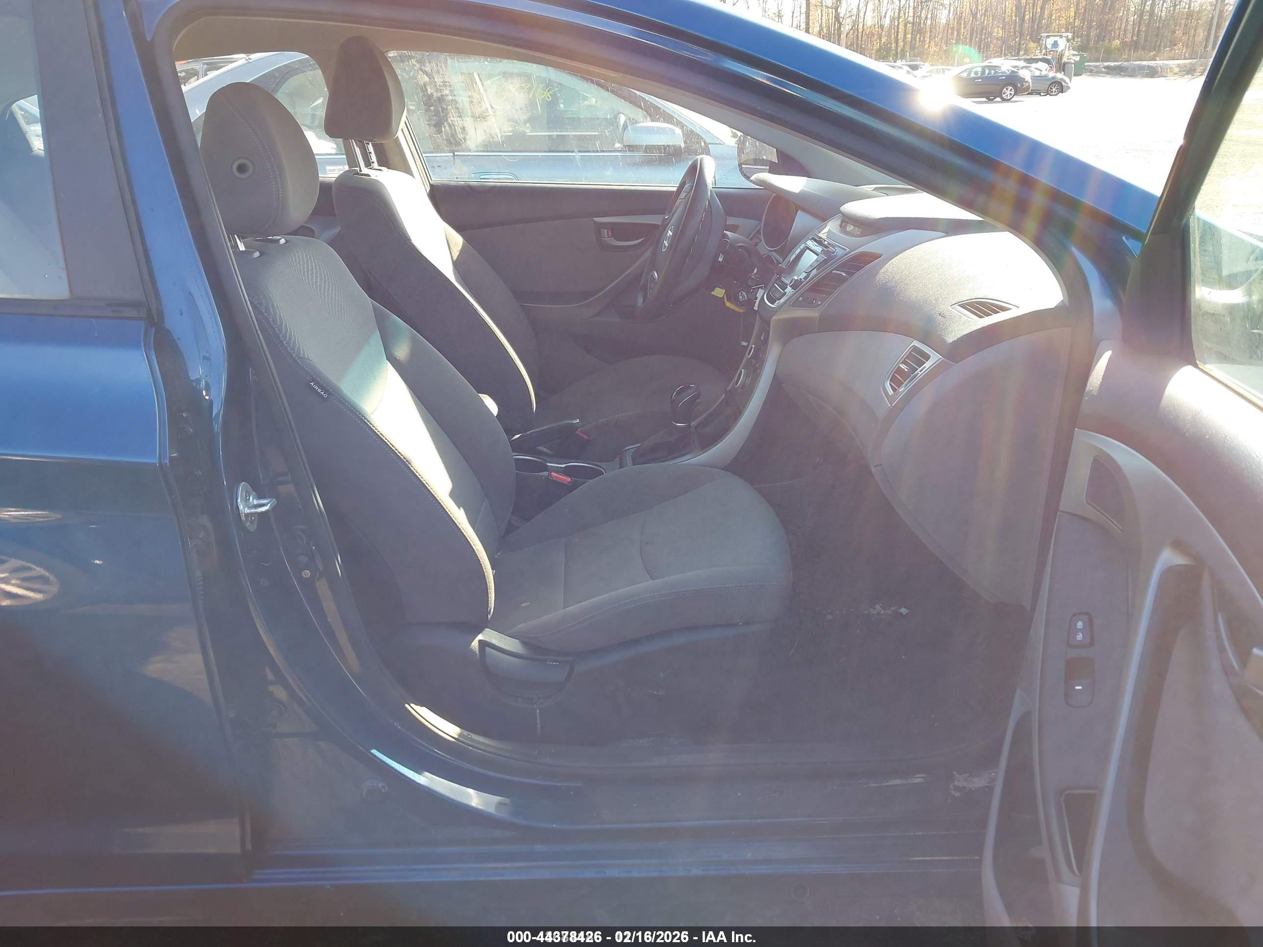 HYUNDAI ELANTRA image 5