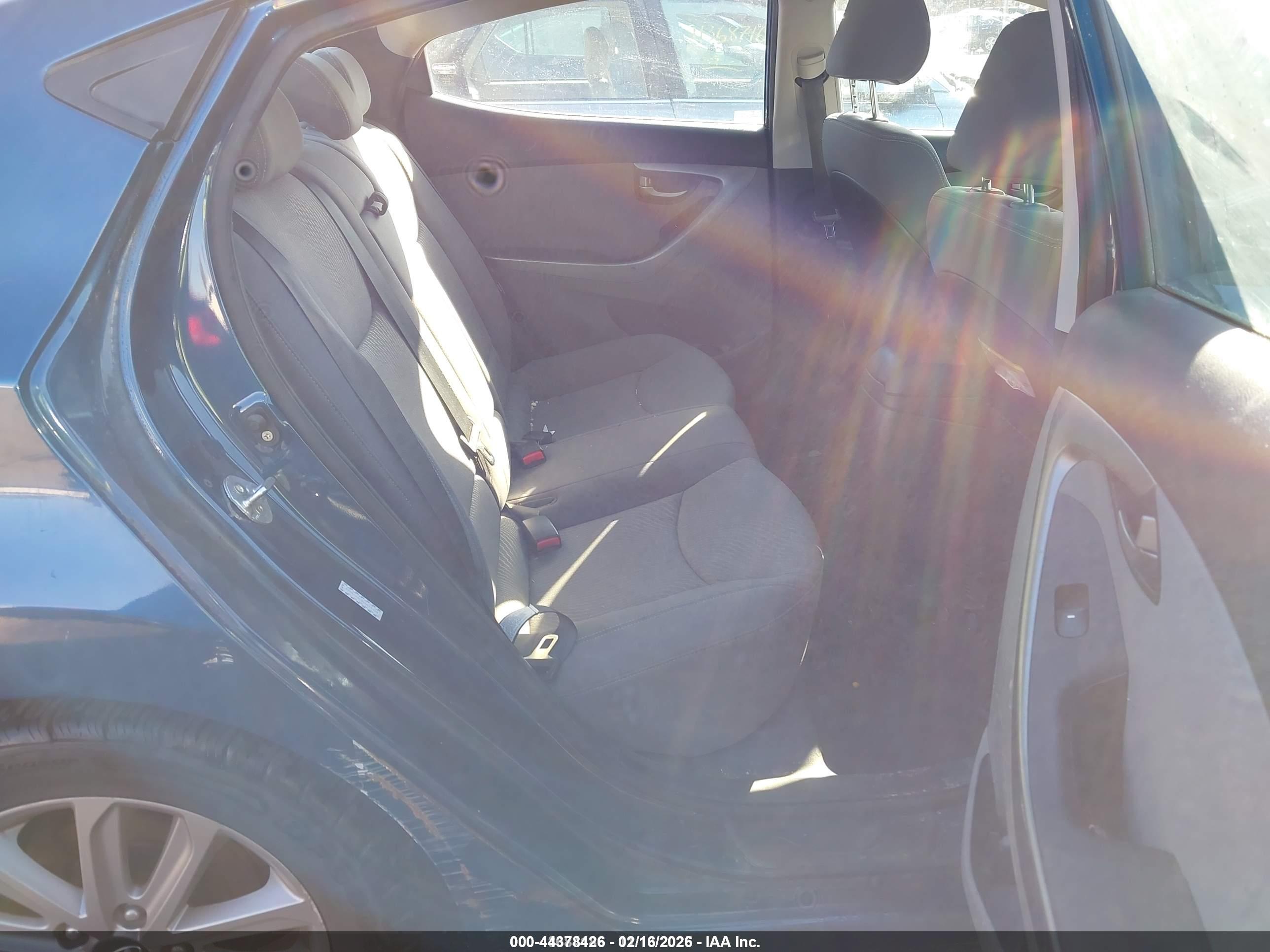 HYUNDAI ELANTRA image 8