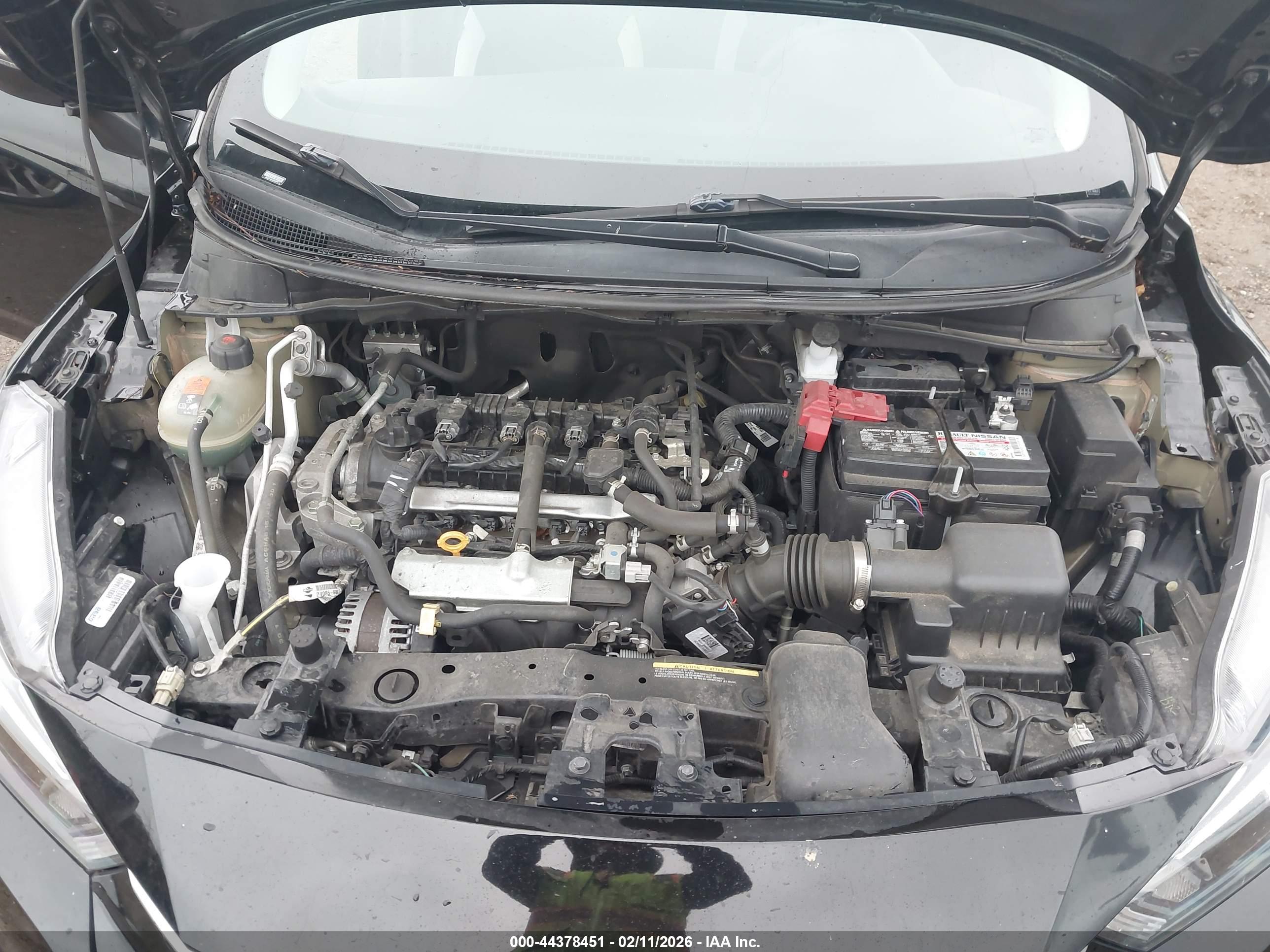 NISSAN VERSA image 10