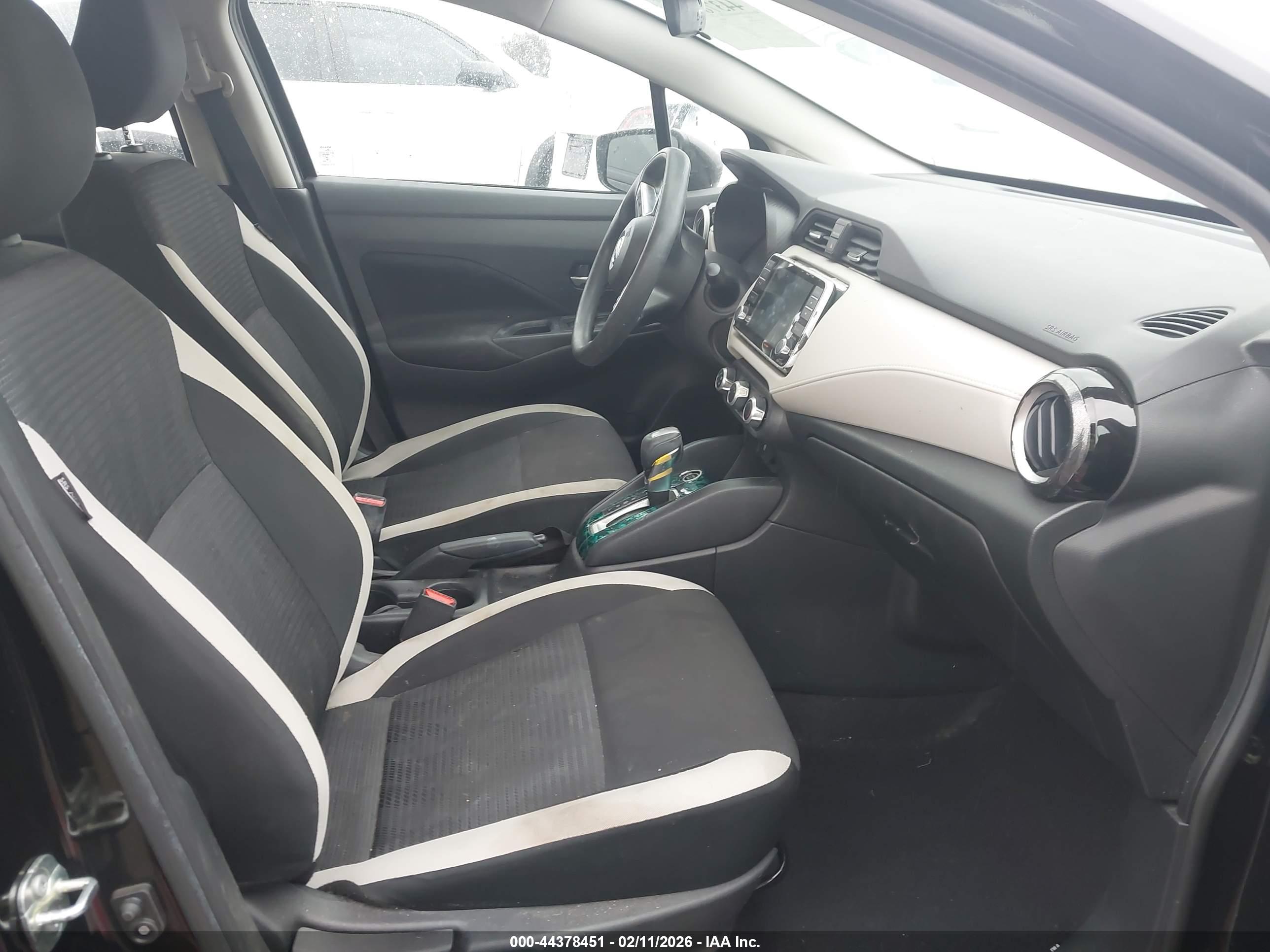 NISSAN VERSA image 5