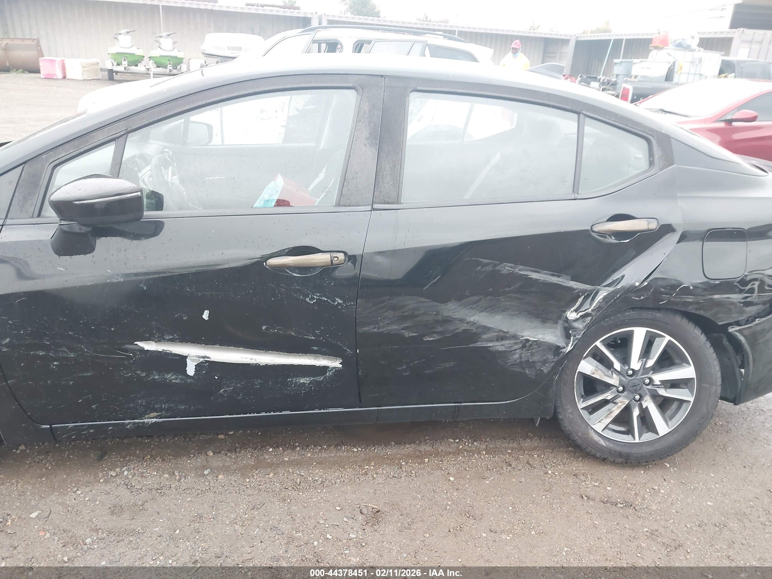 NISSAN VERSA image 6