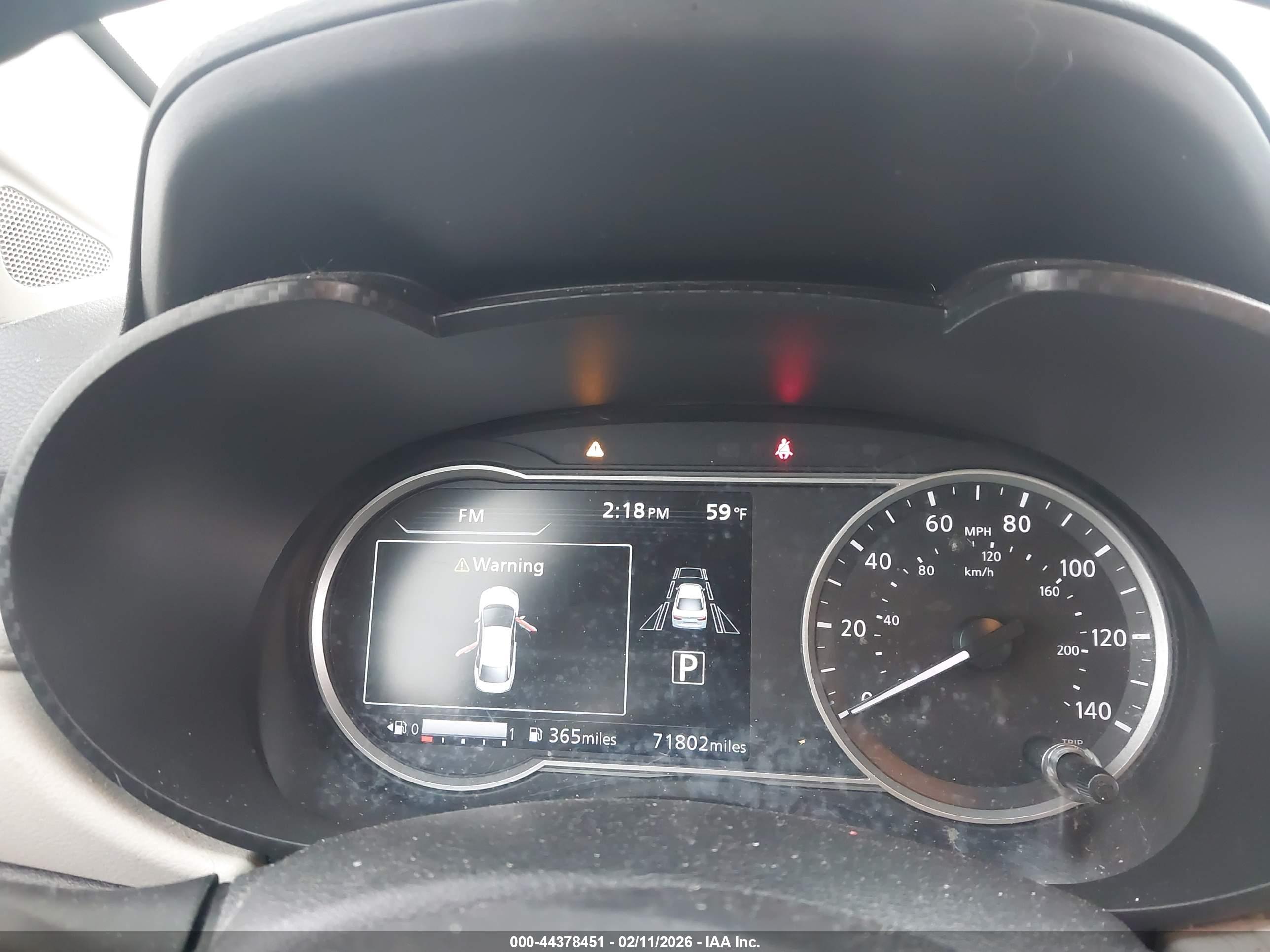 NISSAN VERSA image 7
