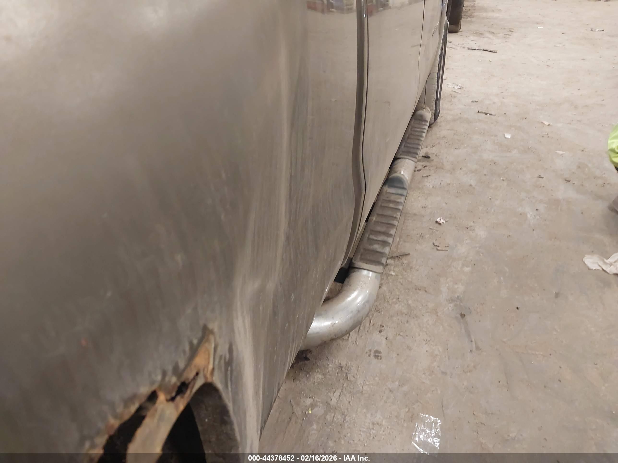 CHEVROLET SILVERADO image 6