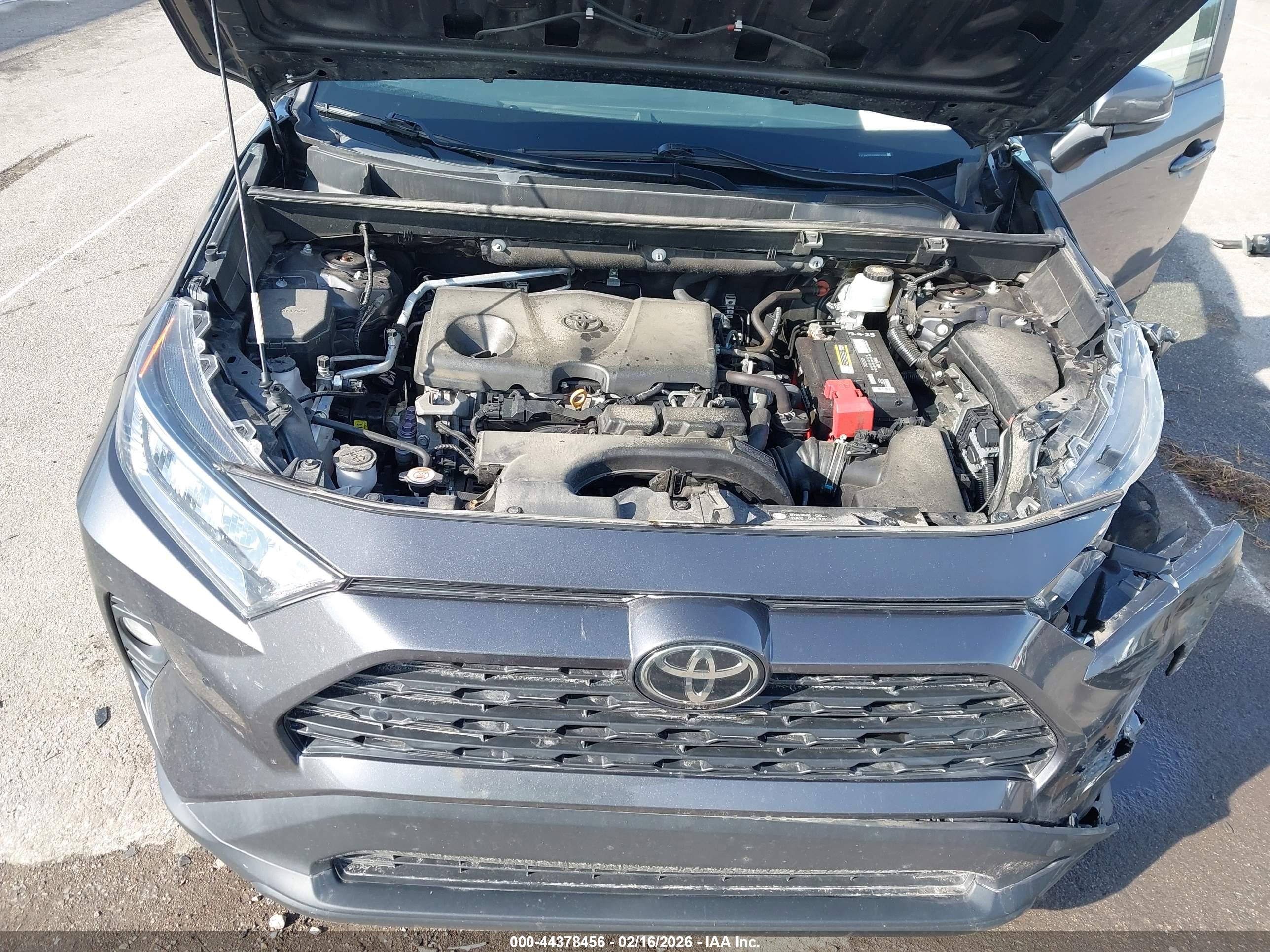TOYOTA RAV4 image 10