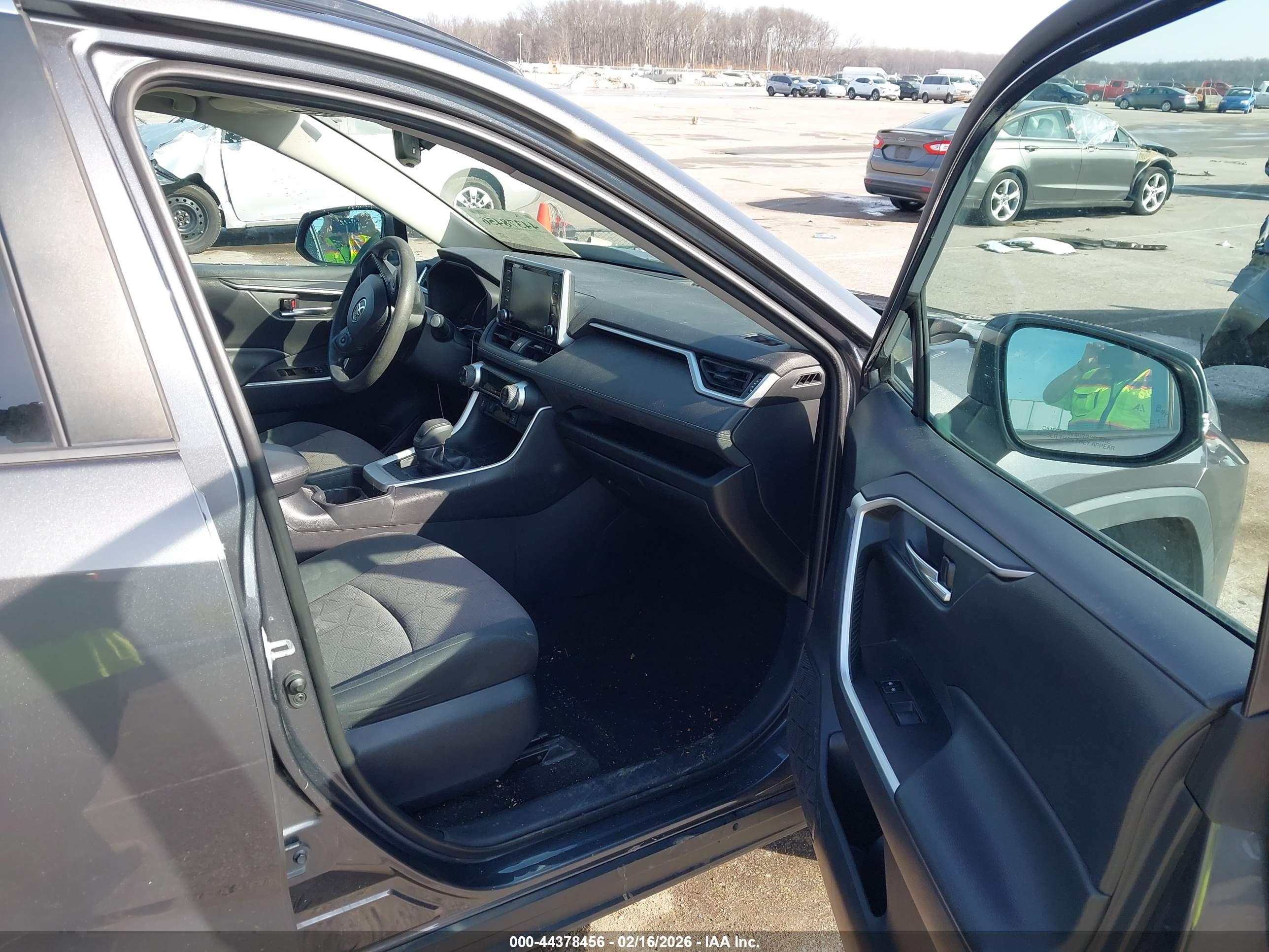 TOYOTA RAV4 image 5